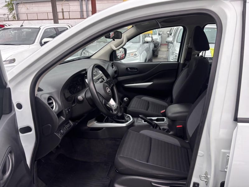 Nissan NAVARA D CAB 2.3 xe 4x2 2024 - Imagen 10 de 10