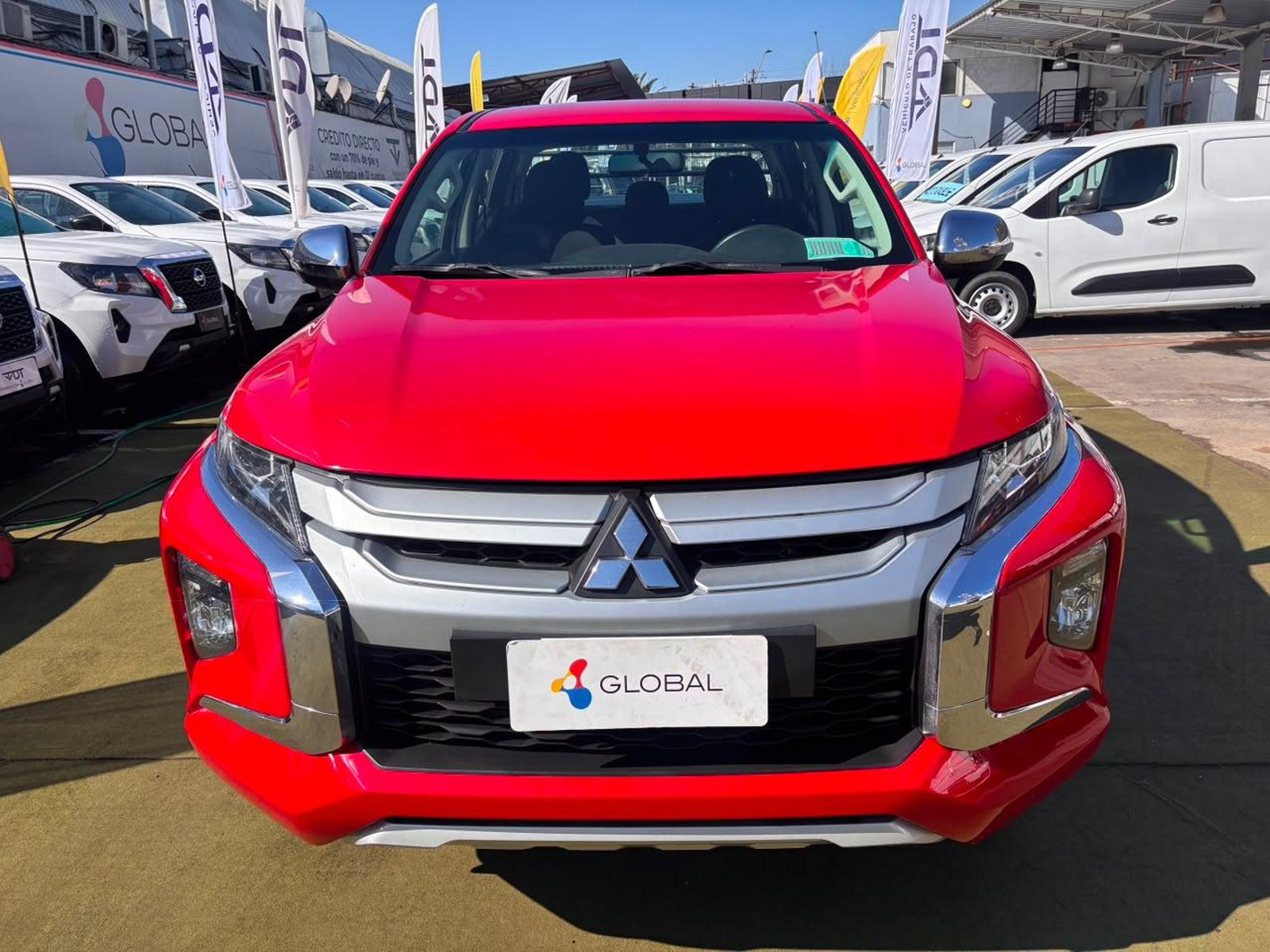 Mitsubishi L200 Katana 2.4 4x4 MT 2023 - Foto 2 de 10
