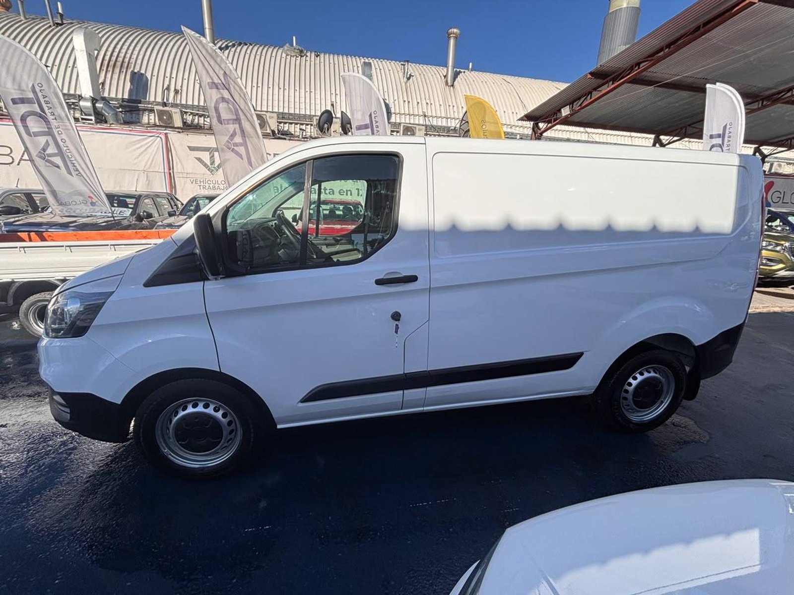 Ford TRANSIT Custom 2.0 EcoBlue Furgón Medio 2024 - Foto 4 de 10
