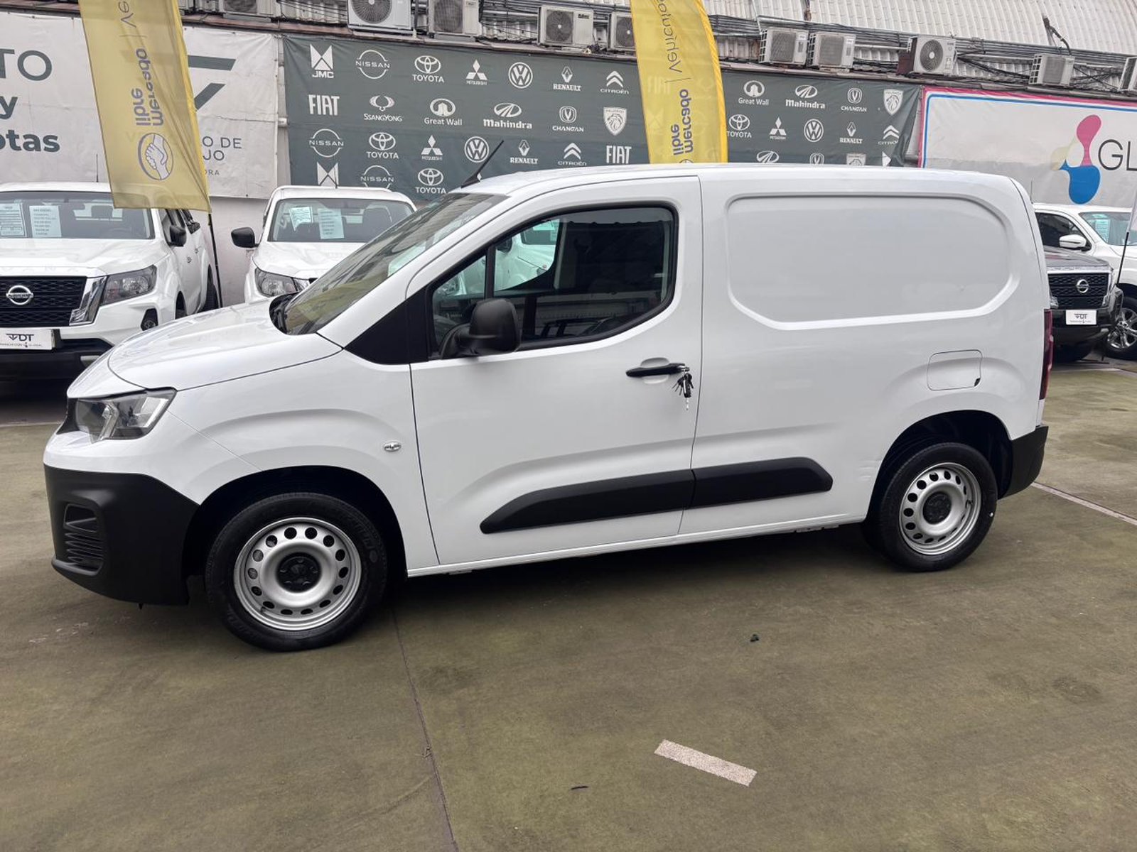 Peugeot PARTNER 2023 - Imagen 4 de 10