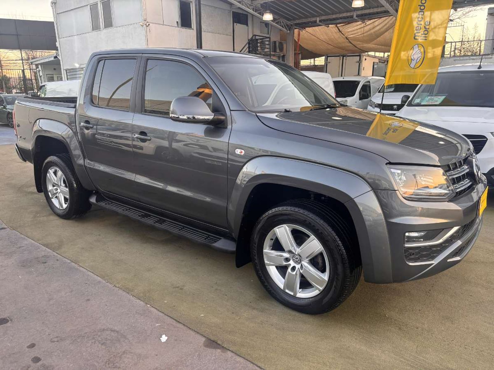Volkswagen AMAROK DCAB TDI DOHC 4X4 2.0 AUT 2023 - Imagen 3 de 10