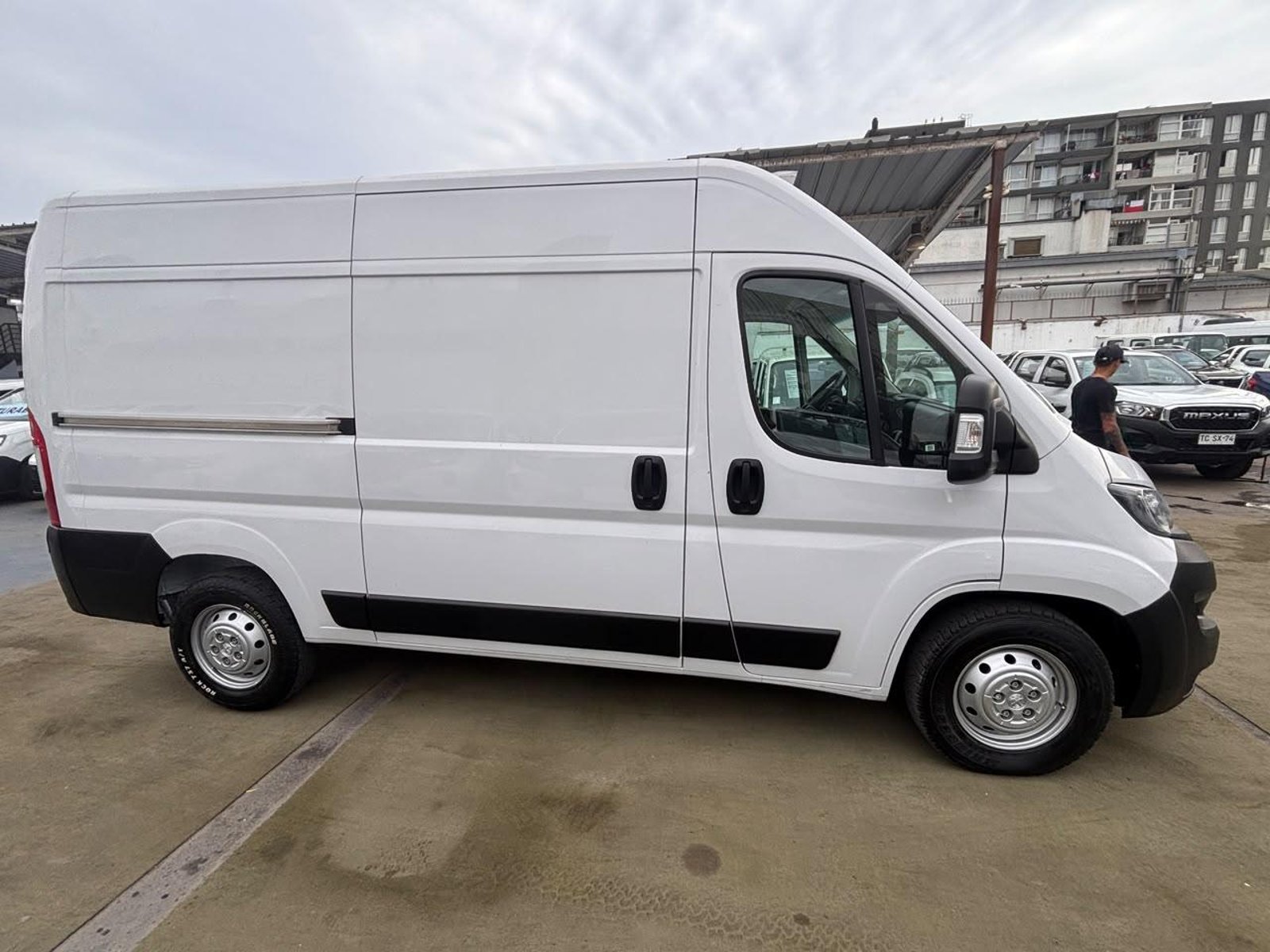 Peugeot Boxer L2H2 2.0 Diesel 2023 - Foto 4 de 10