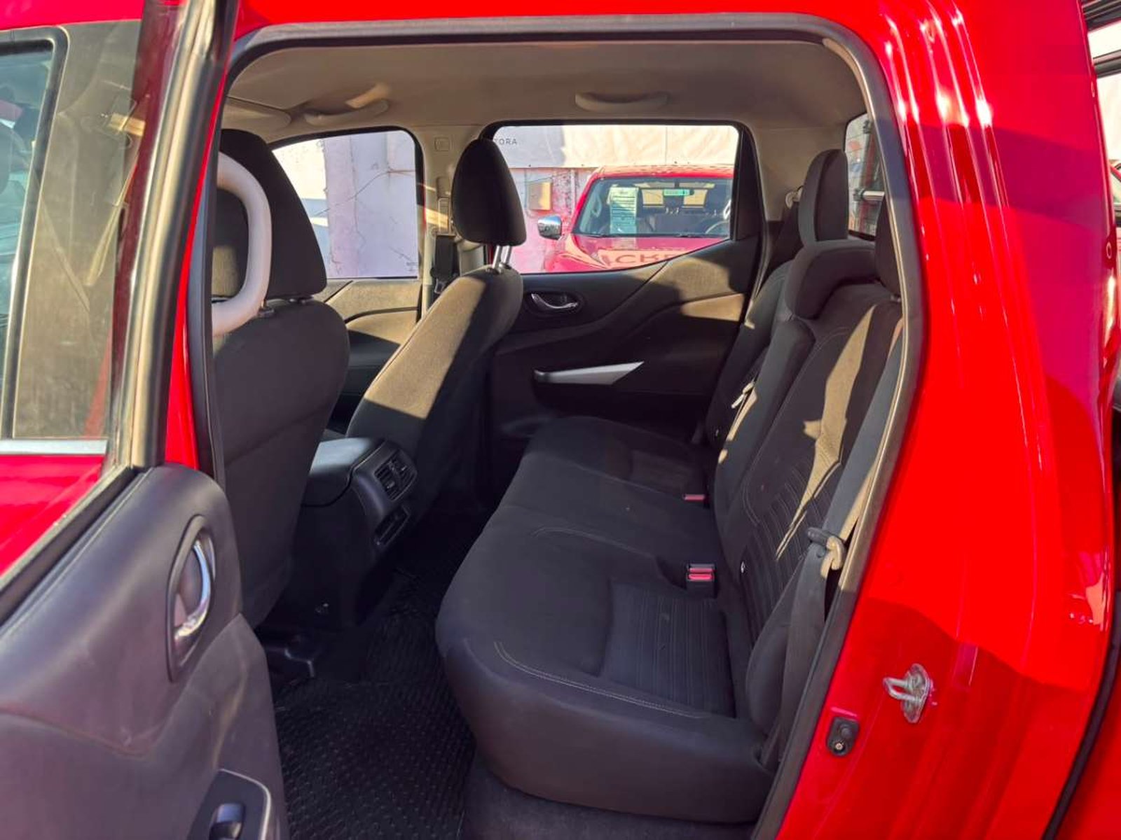 Nissan NAVARA D CAB MT 4X4 2.3 2023 - Imagen 9 de 10