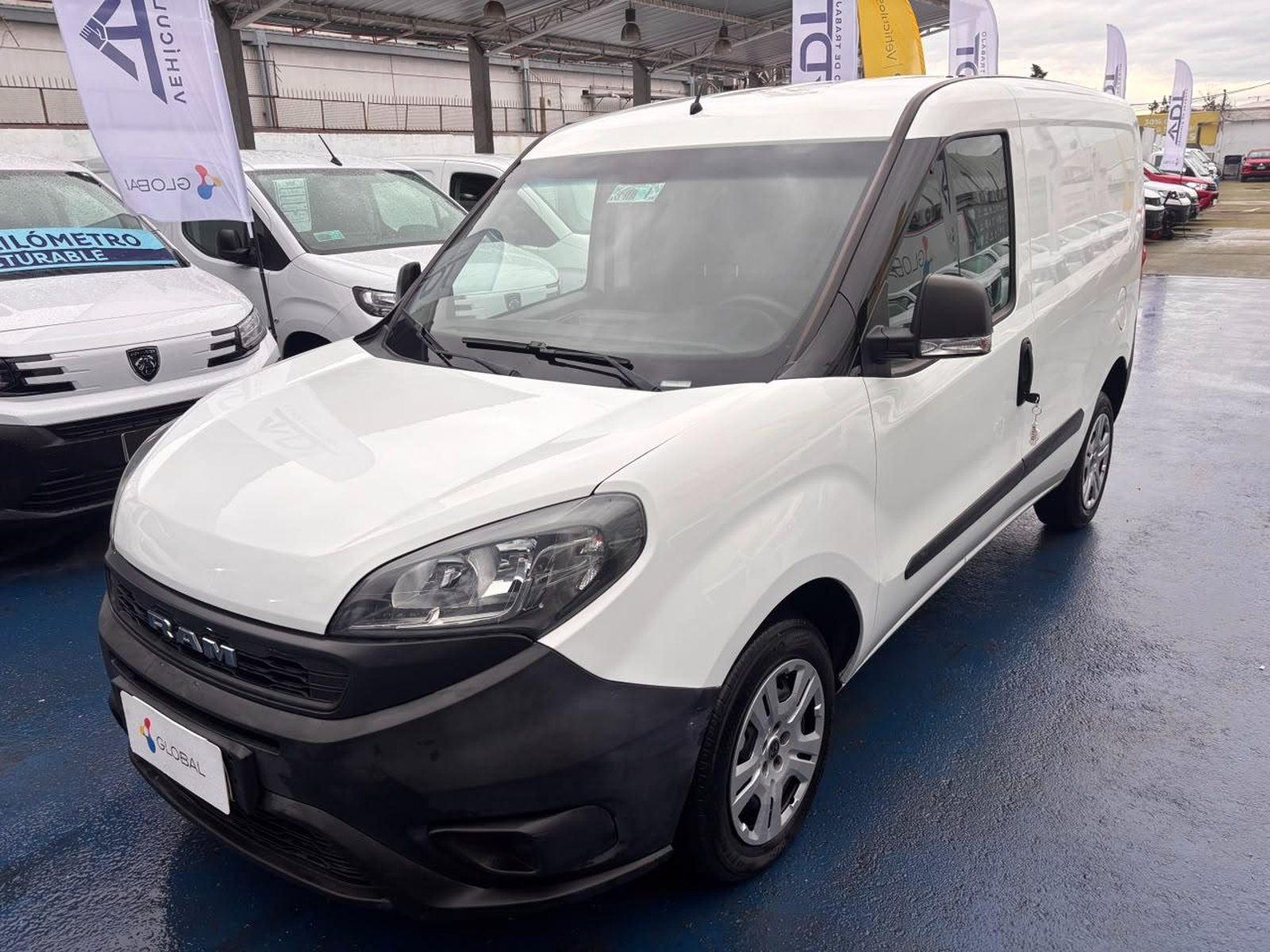 RAM VAN 1000 2022 - Imagen 3 de 10