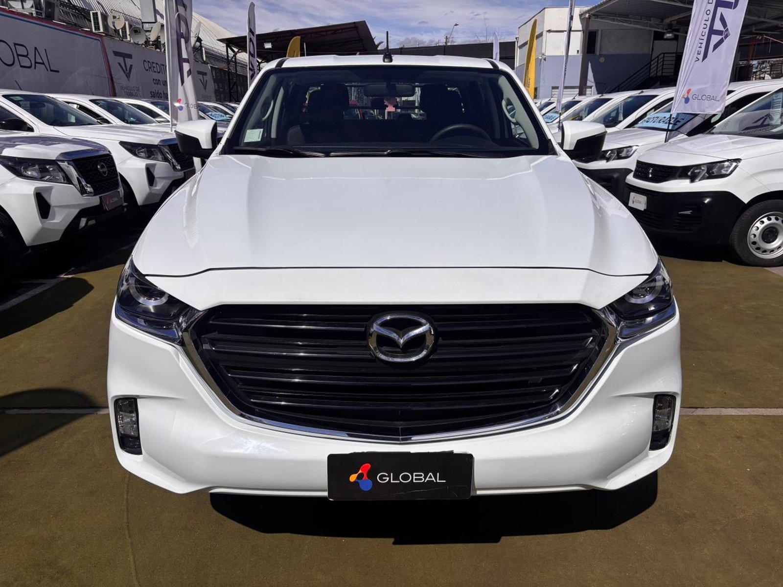 Mazda BT-50 Thunder 3.0 4x4 2022 - Foto 2 de 10