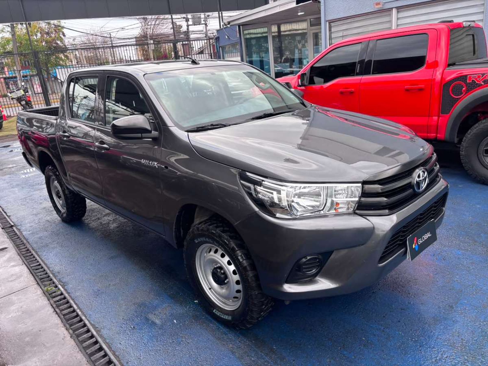 Toyota HILUX DCAB DX 2.4 2019 - Imagen 3 de 10