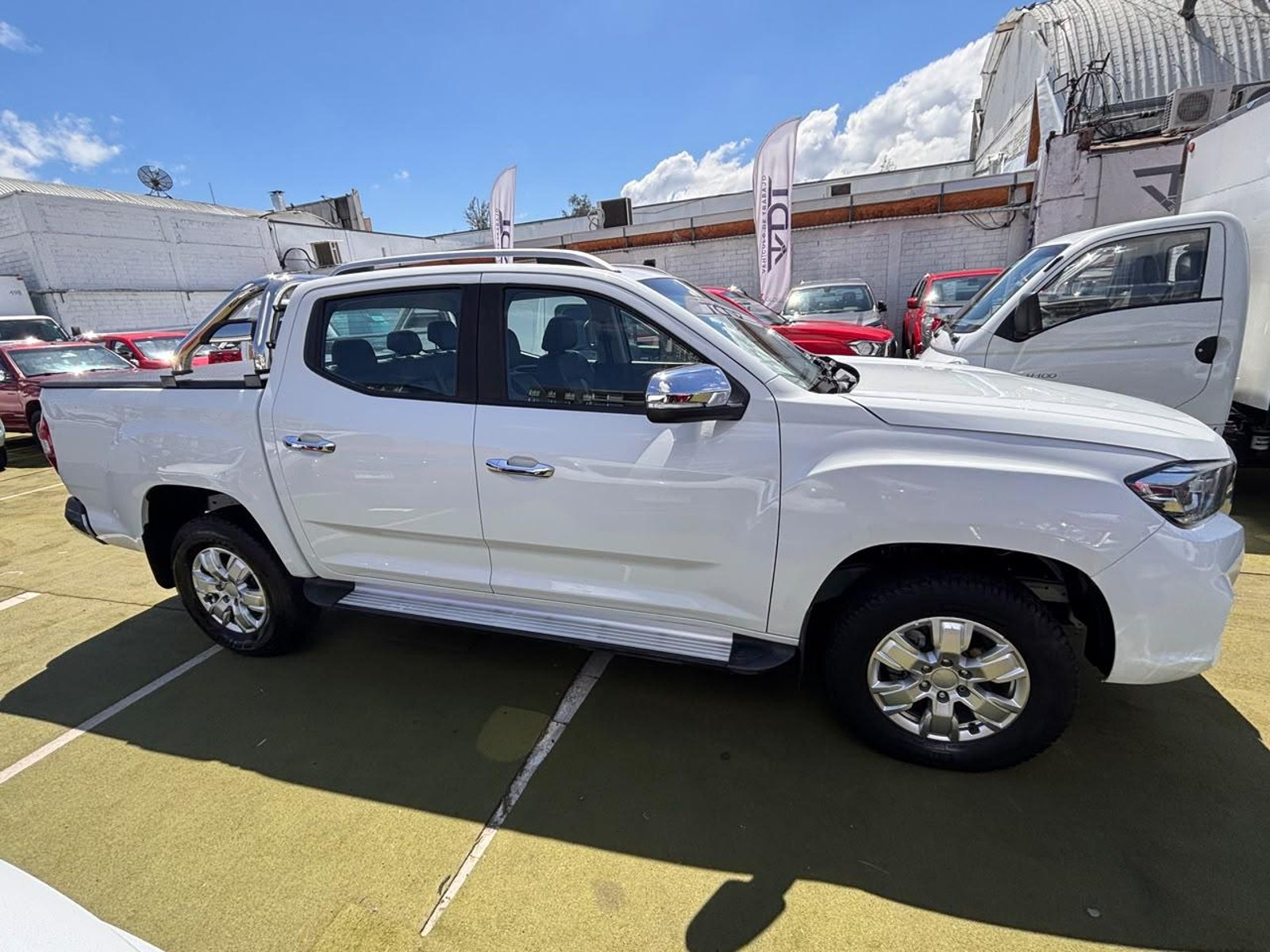 Maxus T60 2.0 GLX 4X4 AT 2022 - Foto 4 de 10