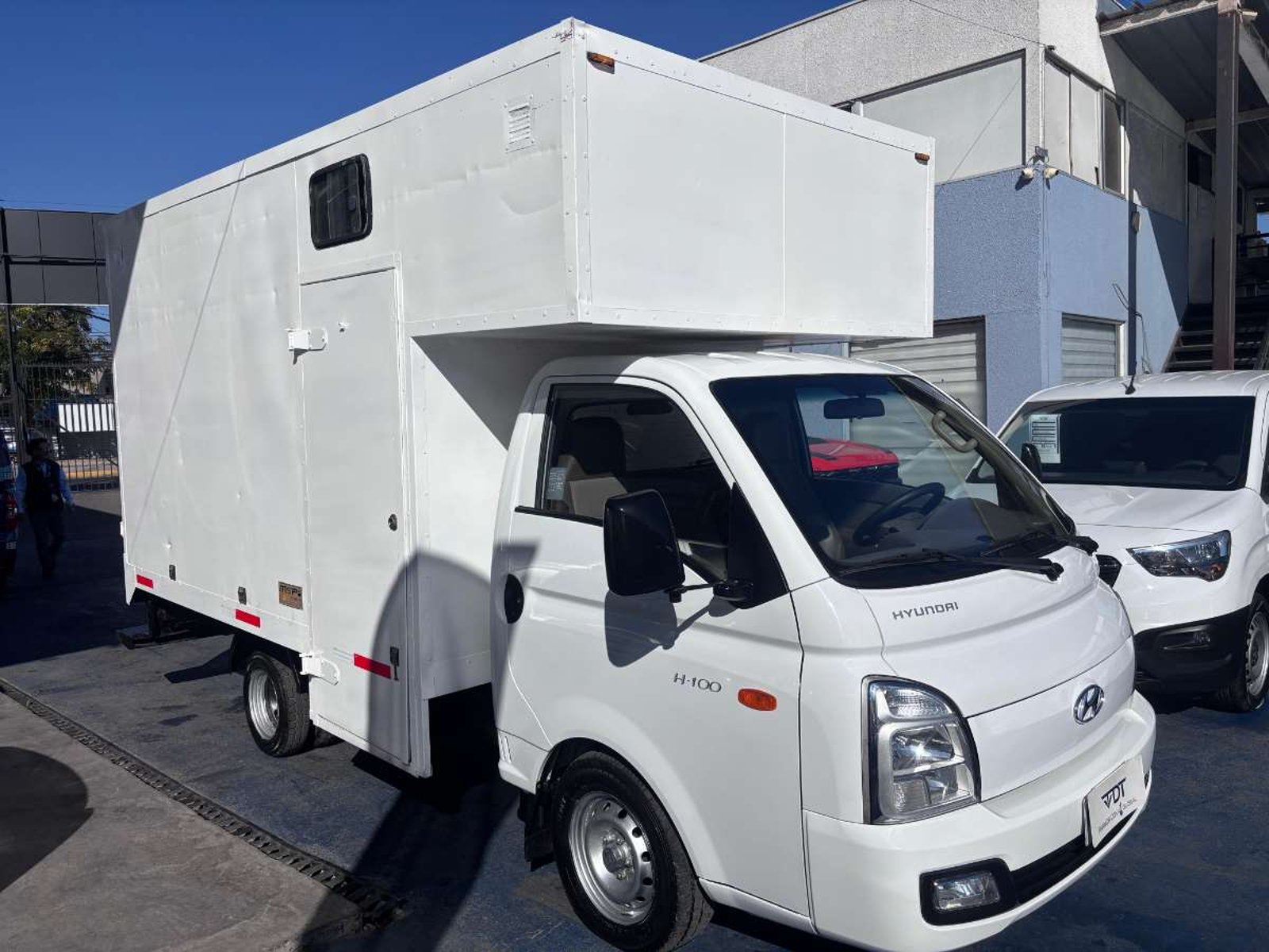 Hyundai PORTER II HI SUPER DOHC 2.5 2022 - Imagen 3 de 10
