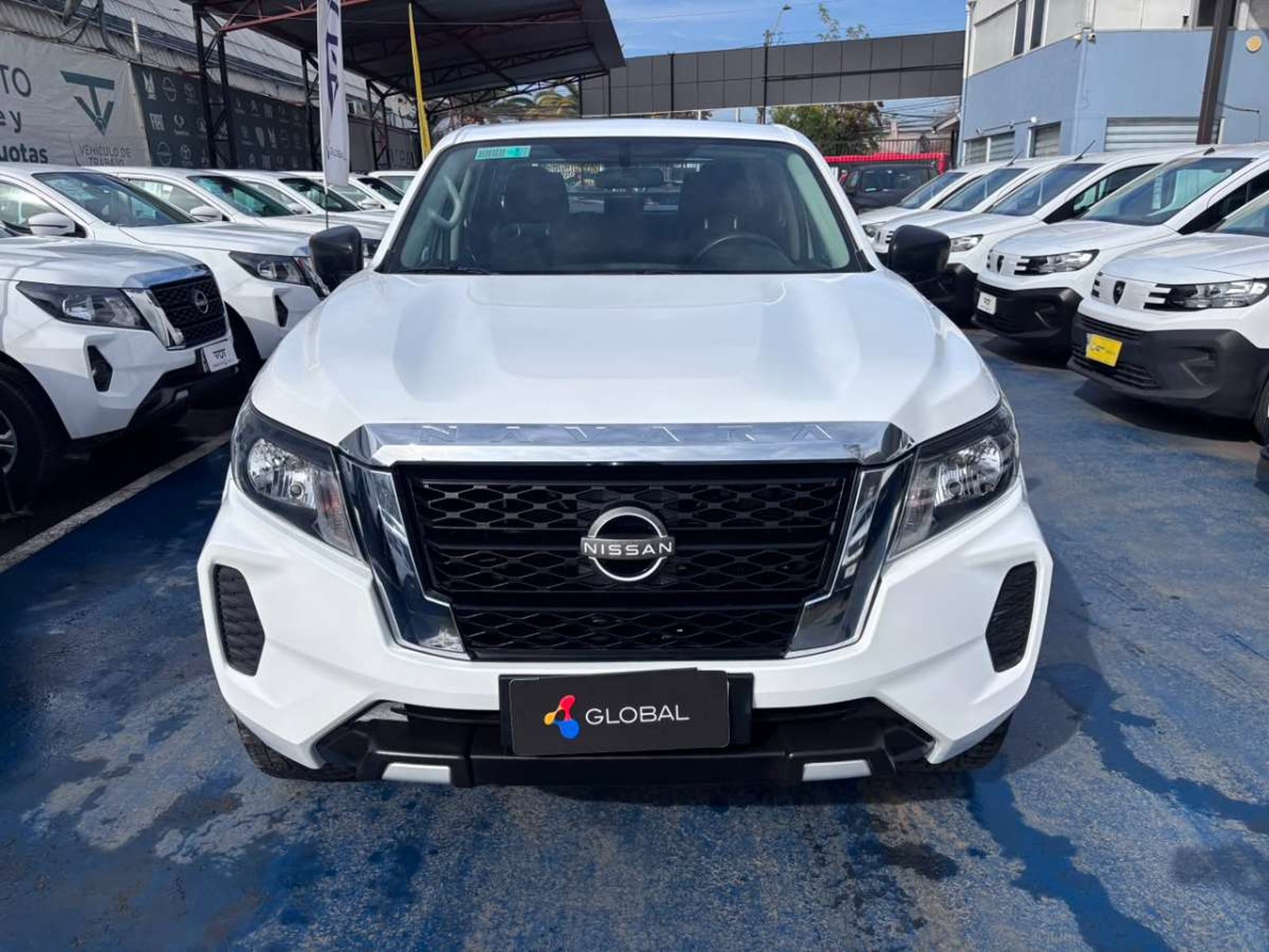Nissan NAVARA D CAB MT 4X4 2.3 SE 4X4 2023 - Foto 2 de 10