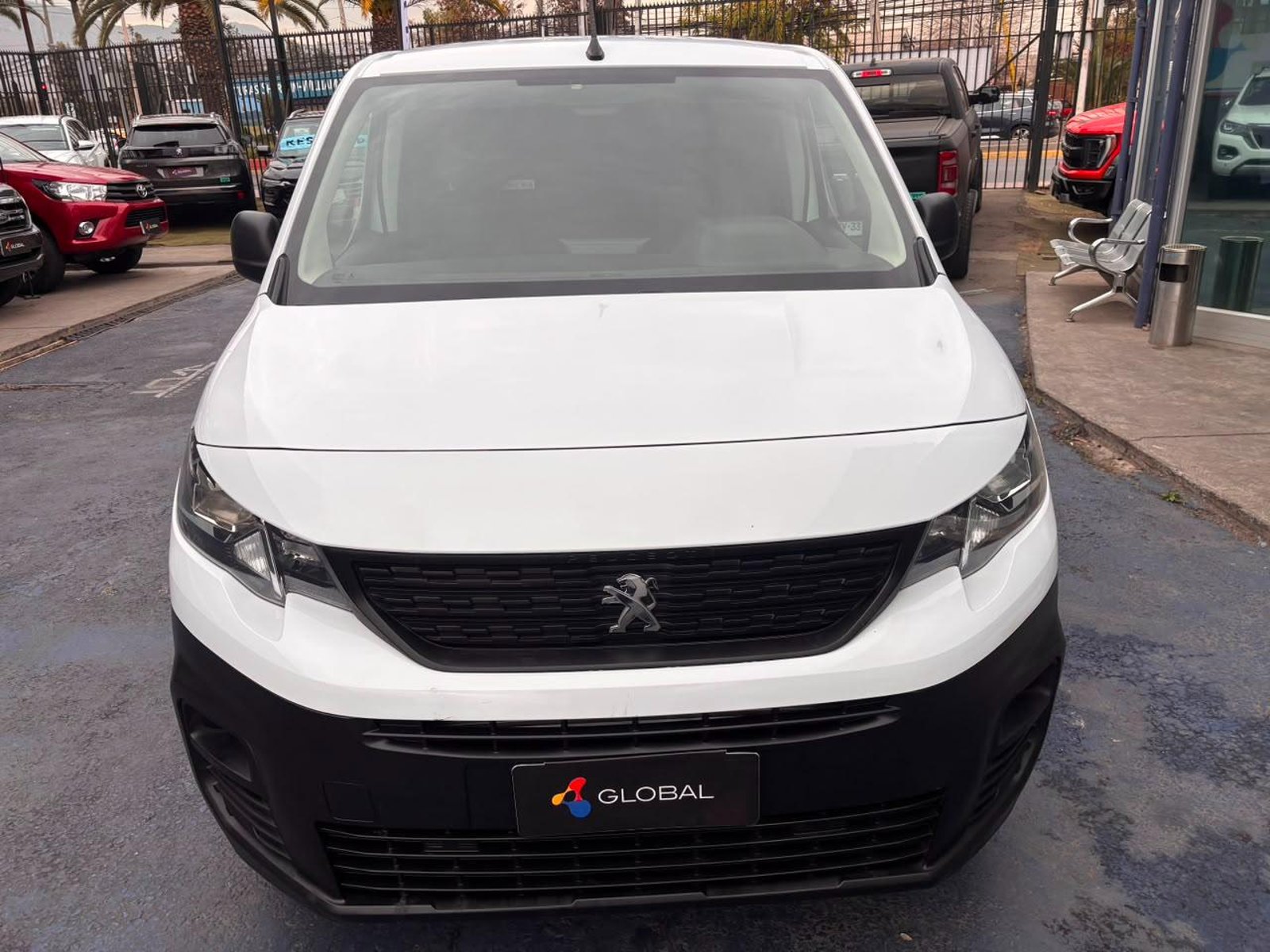 Peugeot PARTNER 2023 - Foto 2 de 10