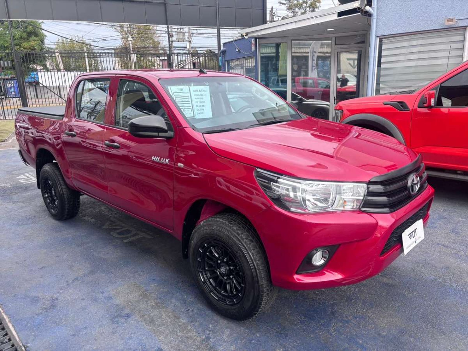 Toyota HILUX DOBLE CABINA 2.4 dx 4x2 2023 - Imagen 3 de 10