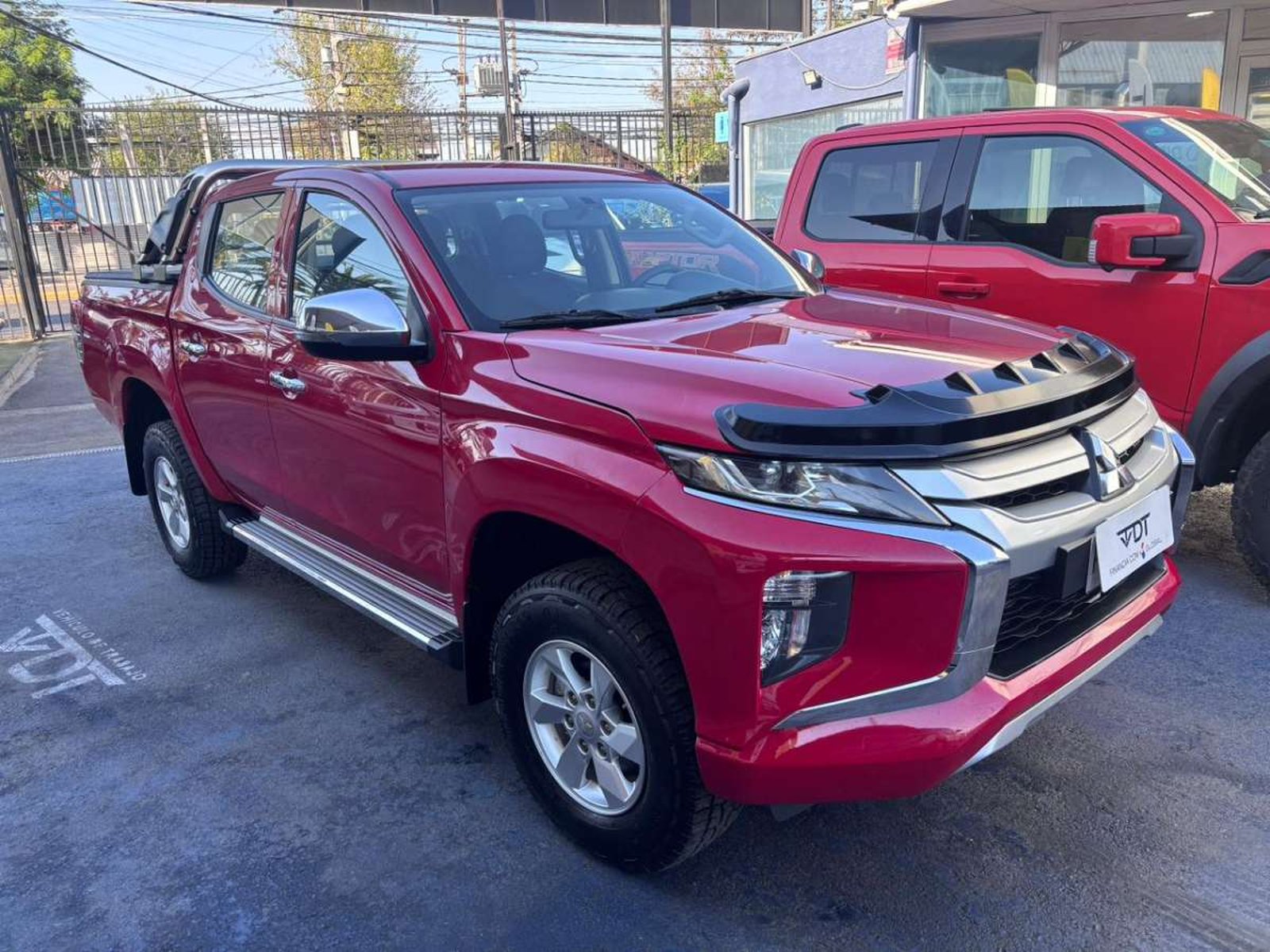 Mitsubishi L200 2.4 KATANA CRM DIESEL DOB. CAB. 4X4 MT 4P 2023 - Foto 3 de 10