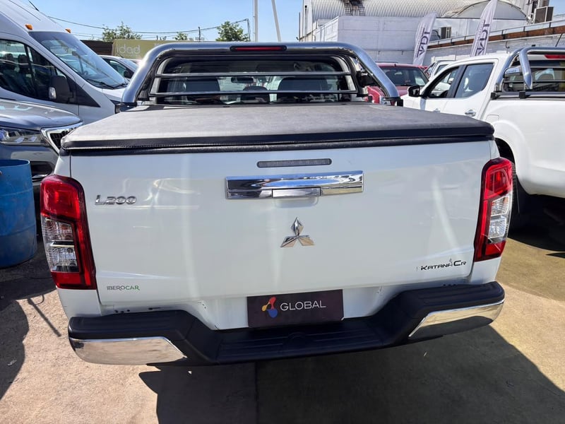 Mitsubishi L200 KATANA CR 2.4 Diesel 2022 - Imagen 7 de 10