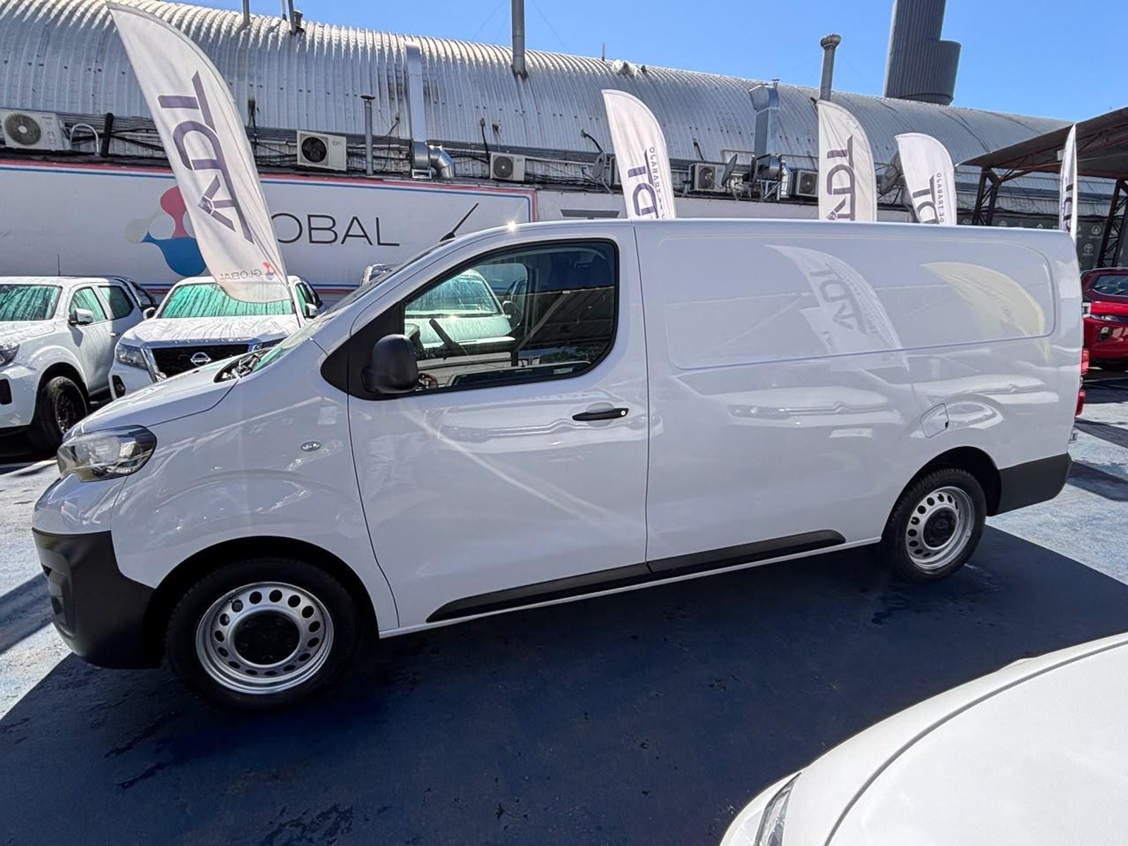 Peugeot EXPERT Premium Long 2.0 HDi 2023 - Foto 5 de 10