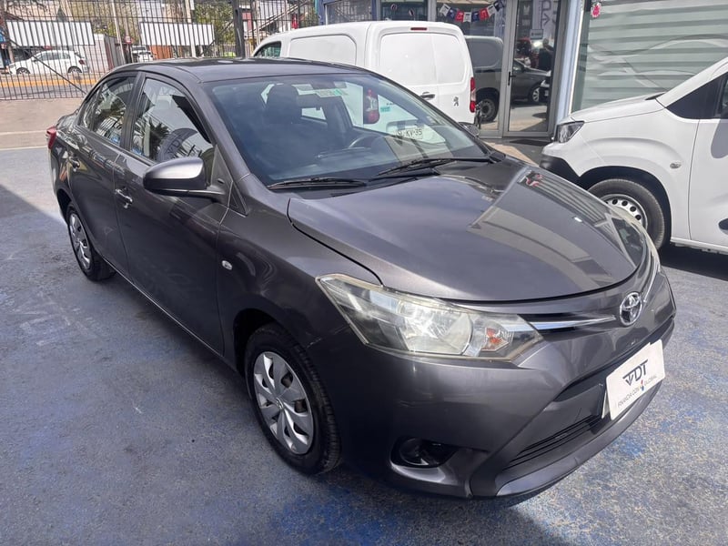 Toyota YARIS Sedan XLI 1.5 MT 2014 - Imagen 3 de 10