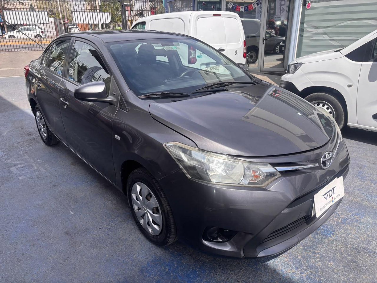 Toyota YARIS Sedan XLI 1.5 MT 2014 - Foto 3 de 10