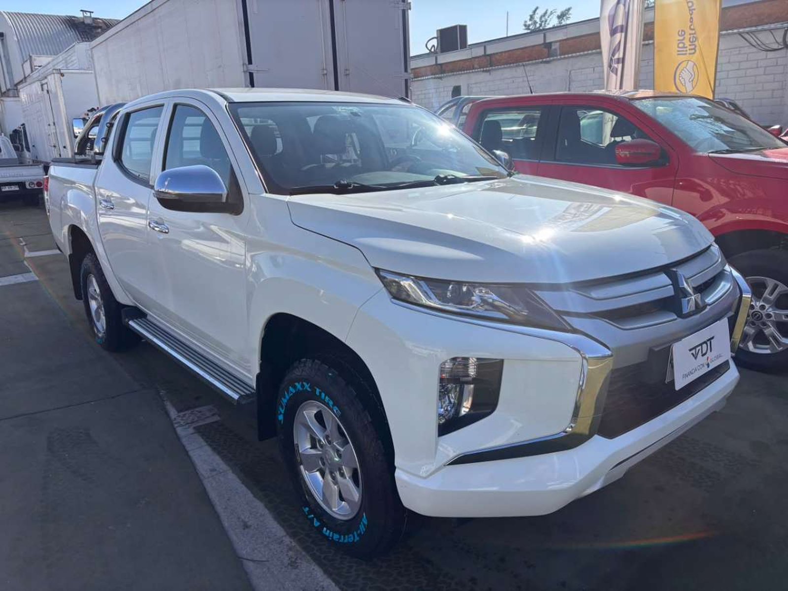 Mitsubishi L200 KATANA CR 2.4 2023 - Imagen 3 de 10