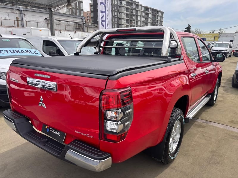 Mitsubishi L200 Katana 2.4 4x4 MT 2022 - Imagen 8 de 10