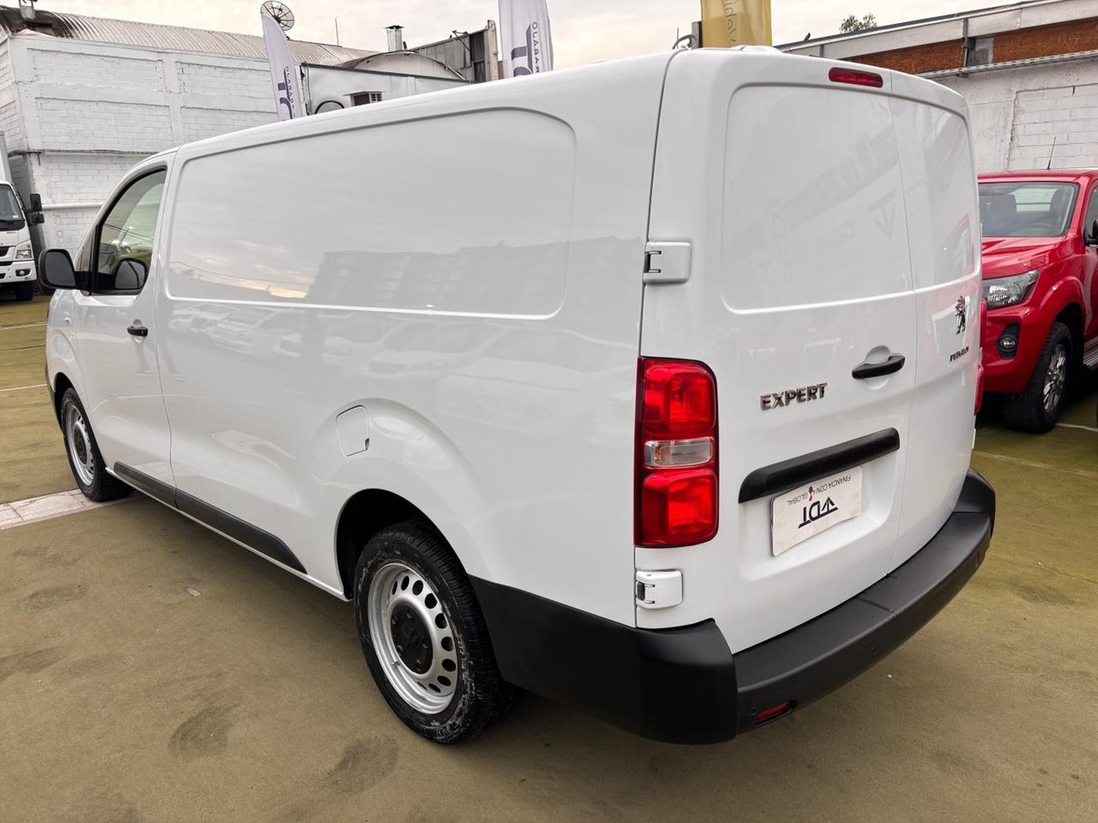 Peugeot EXPERT Premium Long 2.0 HDi 2023 - Imagen 6 de 10