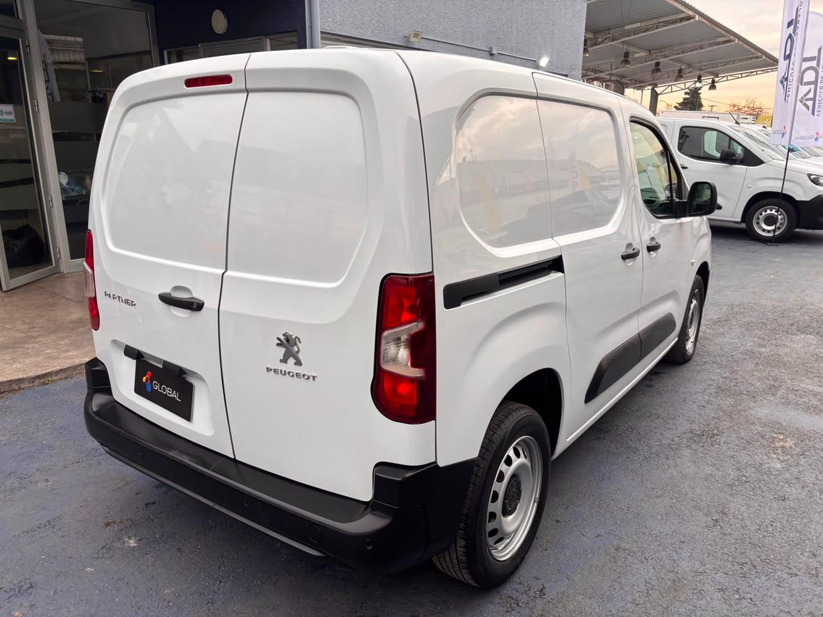 Peugeot PARTNER 2023 - Imagen 8 de 10