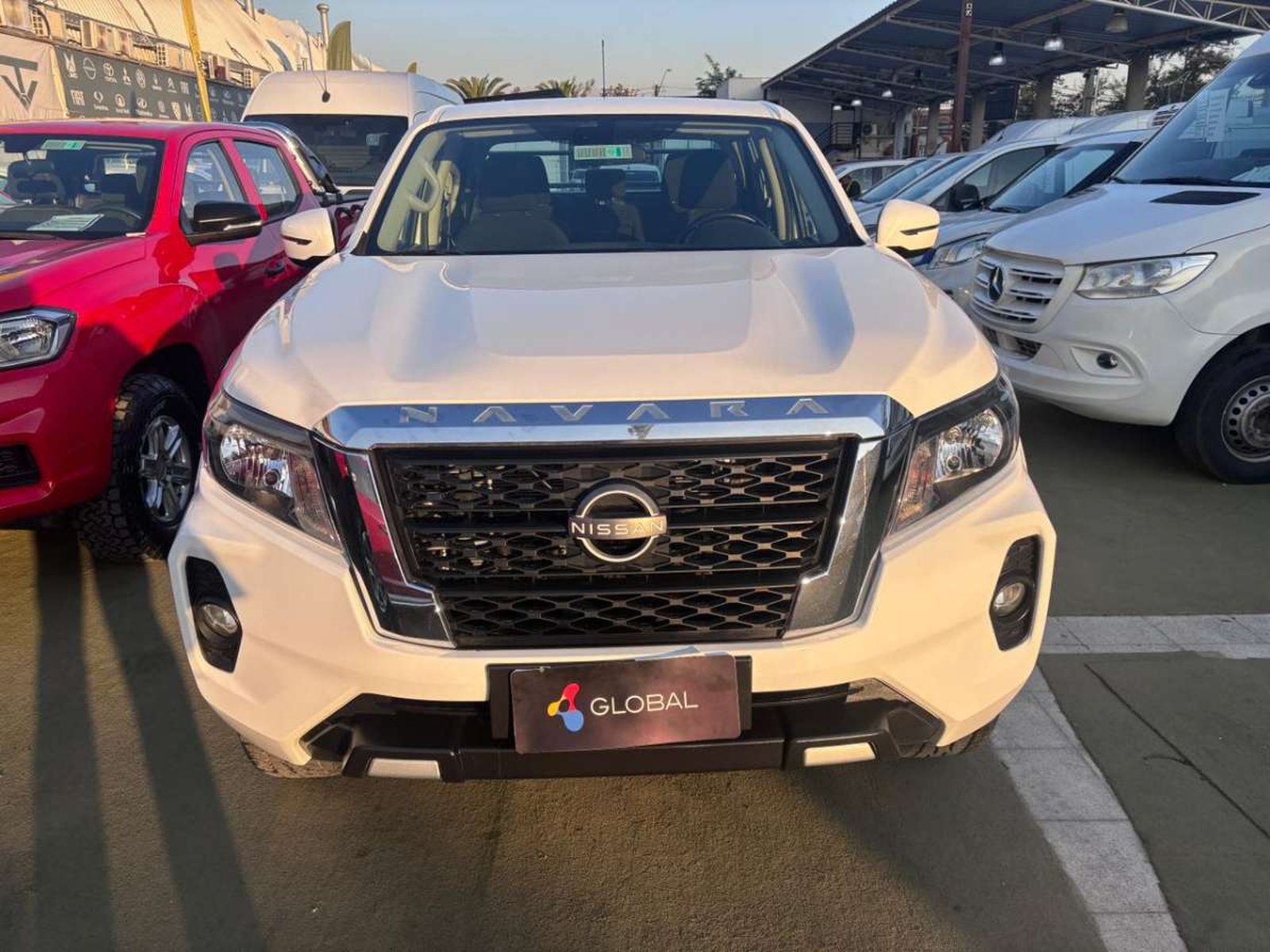 Nissan NAVARA D CAB 2.3 XE 4X4 2023 - Foto 2 de 10