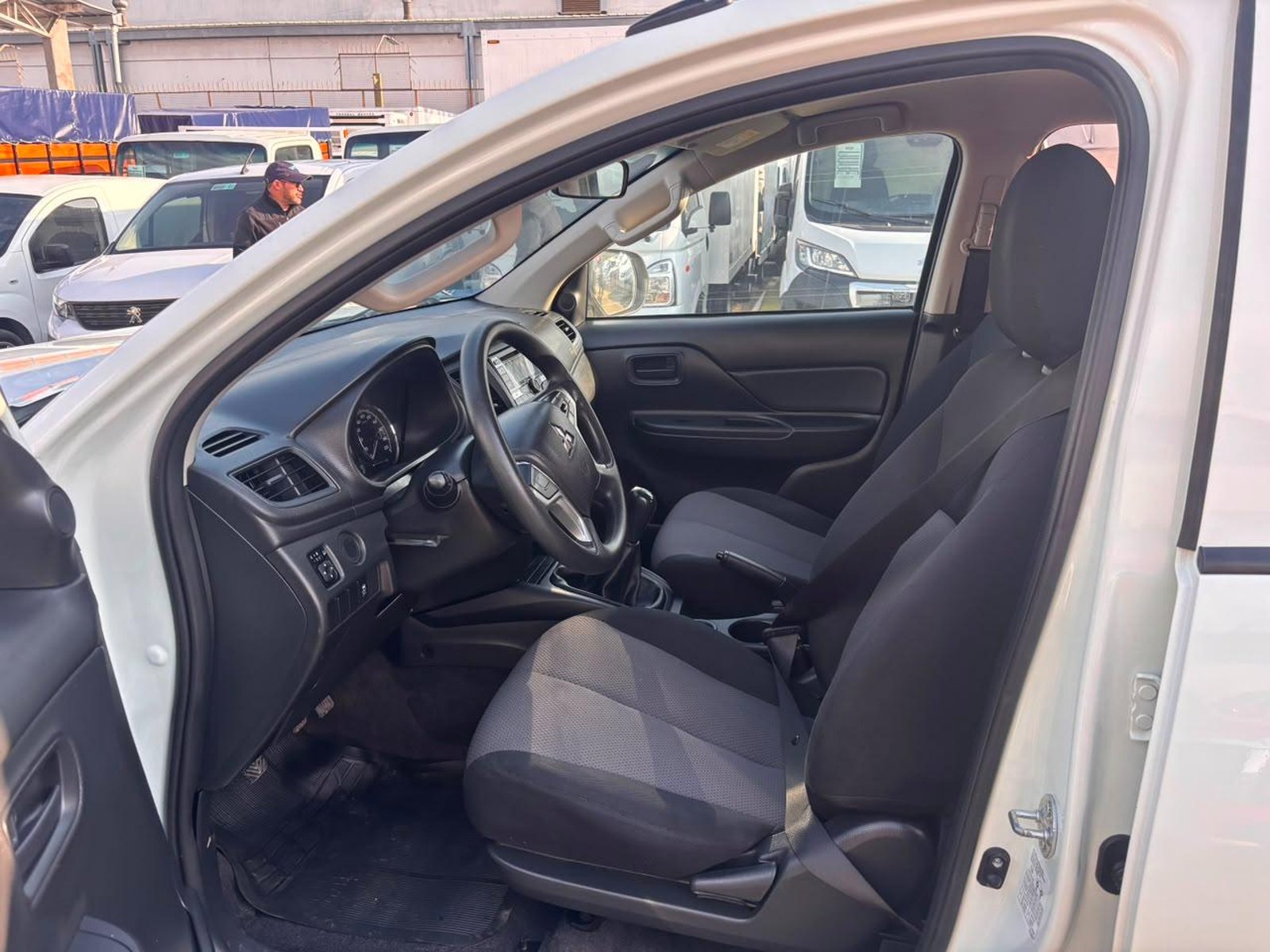 Mitsubishi L200 Katana 2.4 4x2 MT 2021 - Imagen 10 de 10