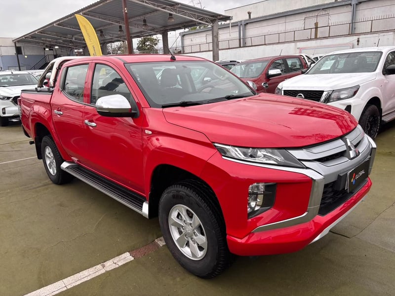 Mitsubishi L200 2.4 KATANA CRT DIESEL DOB. CAB. 4X4 MT 4P 2024 - Imagen 3 de 10