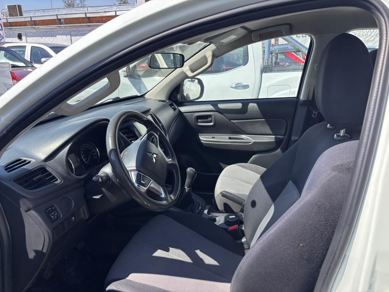 Mitsubishi L200 KATANA CR 2.4 Diesel 2022 - Imagen 10 de 10
