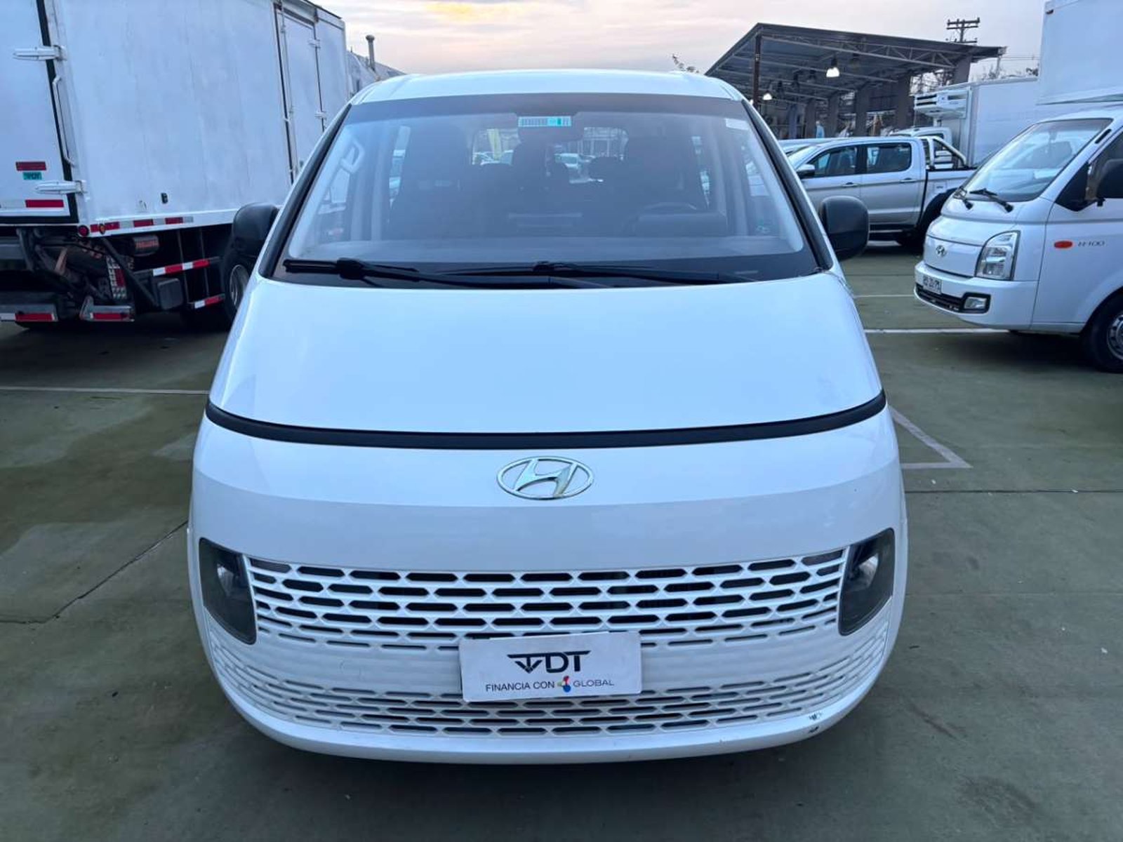 Hyundai STARIA US4 CRDI 2.2 AUT 2023 - Foto 2 de 10