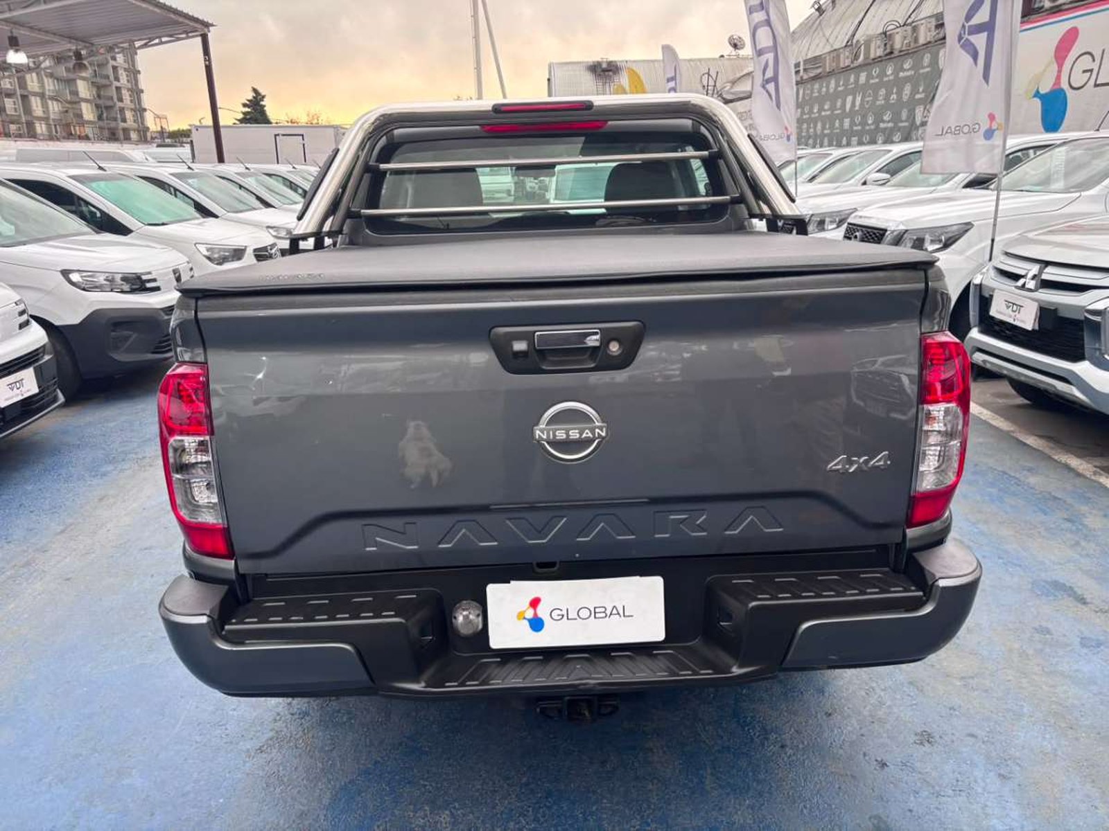 Nissan NAVARA D CAB MT 4X4 2.3 xe 4x4 2023 - Imagen 7 de 10