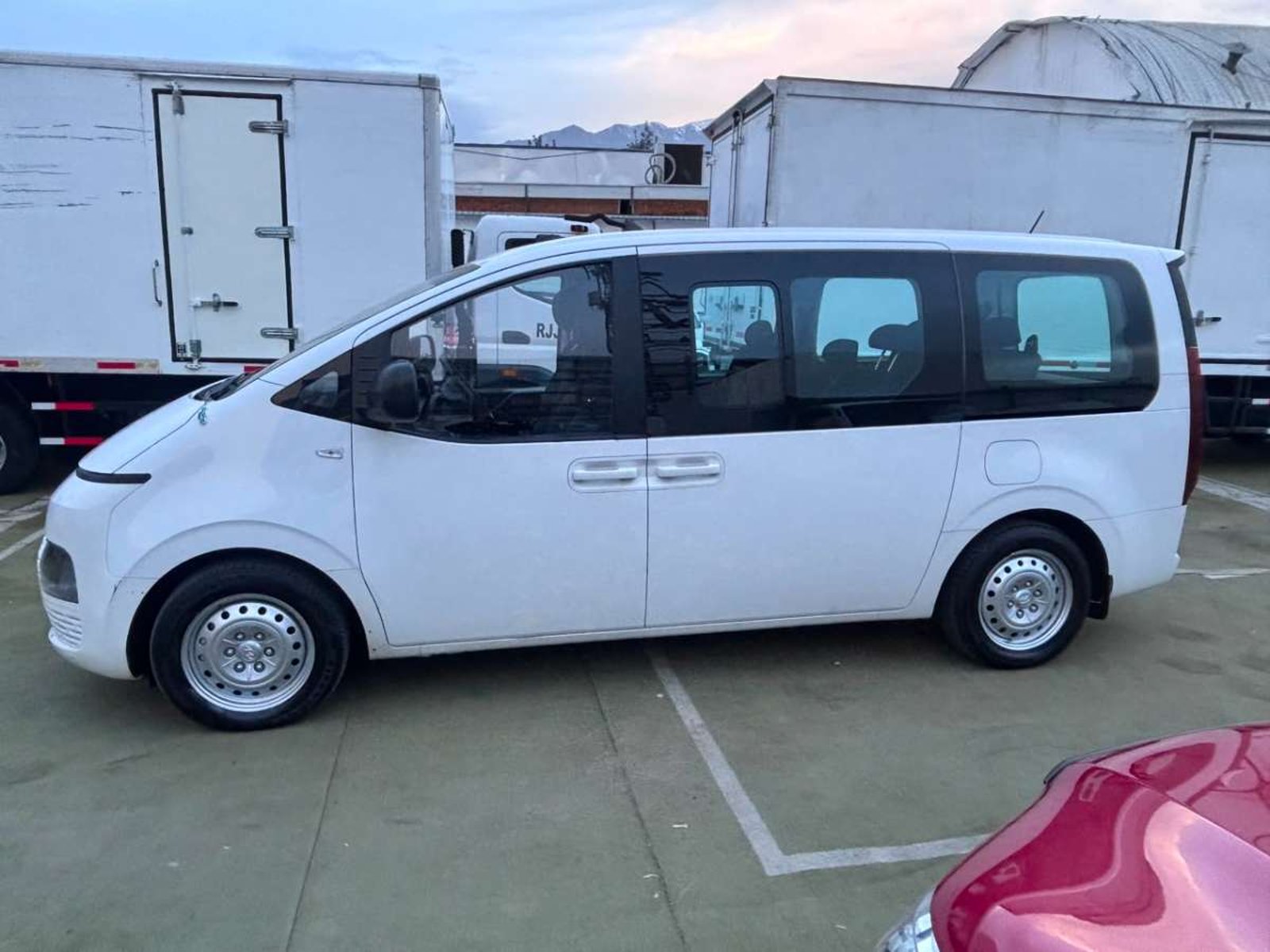 Hyundai STARIA US4 CRDI 2.2 AUT 2023 - Imagen 5 de 10