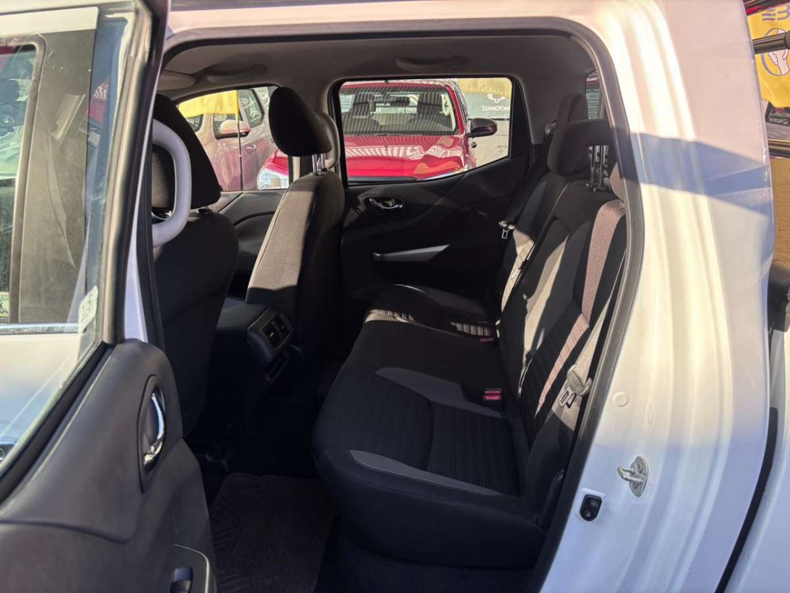 Nissan NAVARA D CAB 2.3 xe 4x2 2021 - Imagen 9 de 10