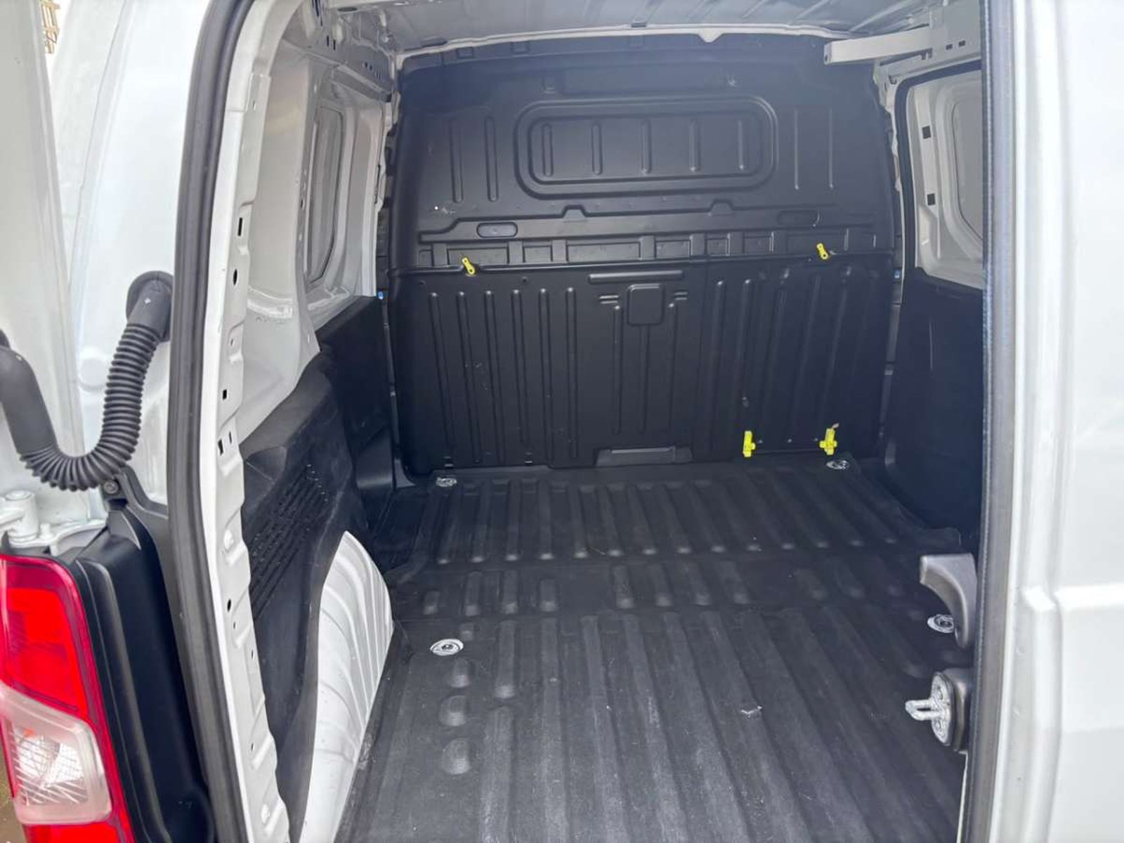 Citroën BERLINGO BLUEHDI 1.5 2024 - Imagen 9 de 10