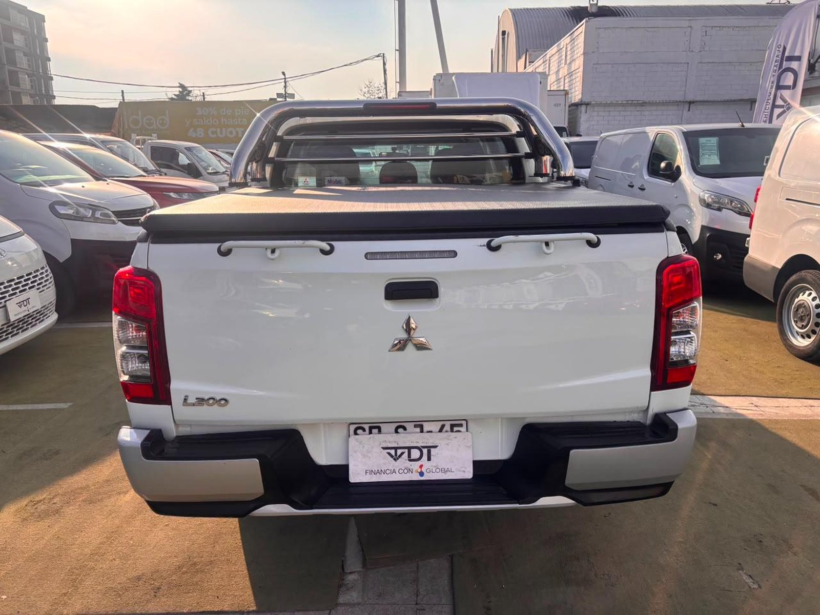 Mitsubishi L200 2.4 KATANA CRM DIESEL DOB. CAB. 4X4 MT 4P 2023 - Imagen 7 de 10