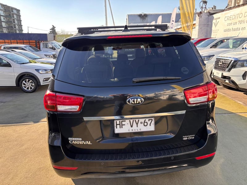 Kia Grand Carnival GLS 3.3 V6 2015 - Imagen 7 de 10