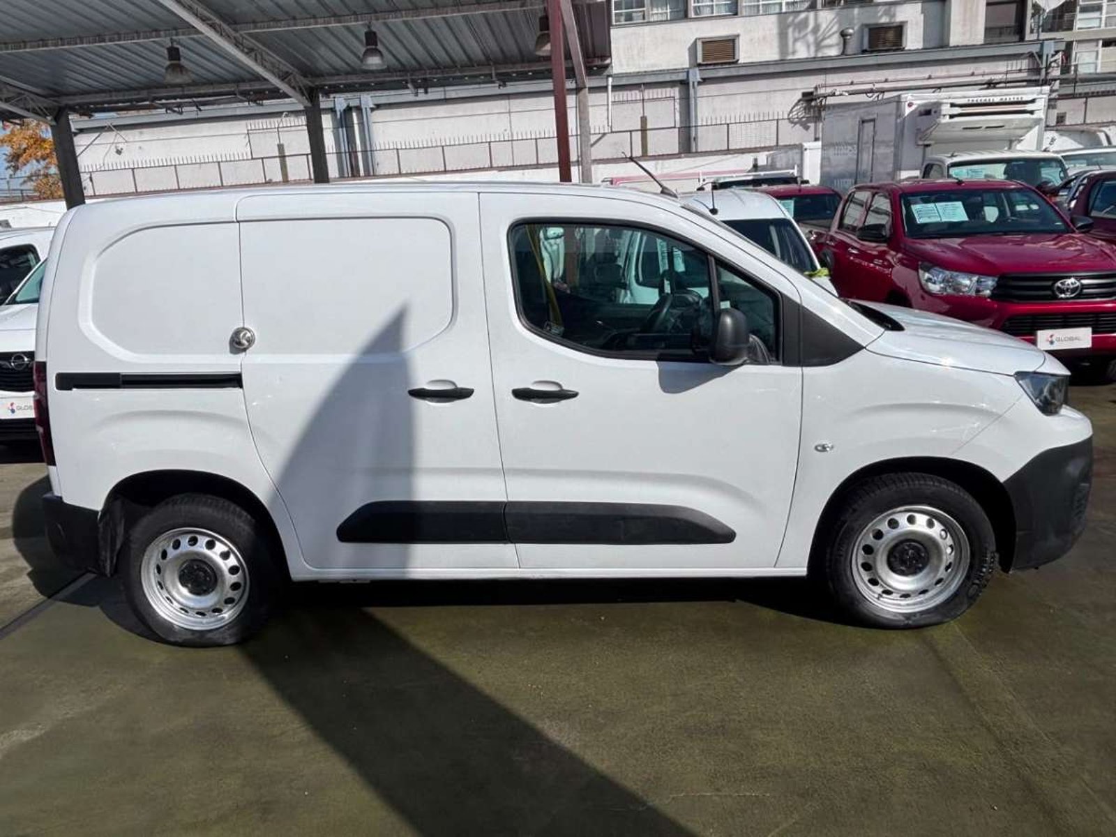 Peugeot PARTNER L1 BLUE HDI 100 1.5 2023 - Foto 5 de 10