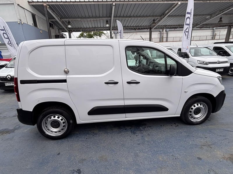 Peugeot NUEVA PARTNER 1.6 HDi 90HP Pack AA EV 2024 - Imagen 4 de 10