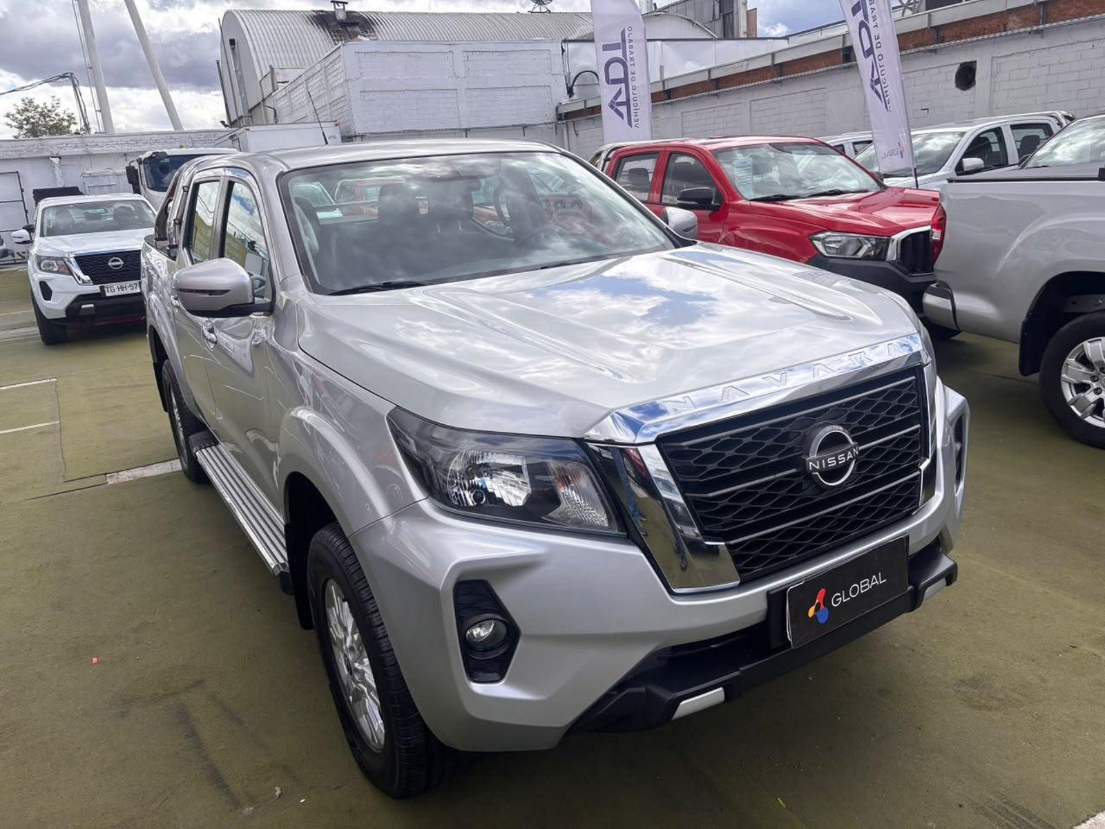 Nissan NAVARA XE 4X4 2.3 2024 - Foto 3 de 10