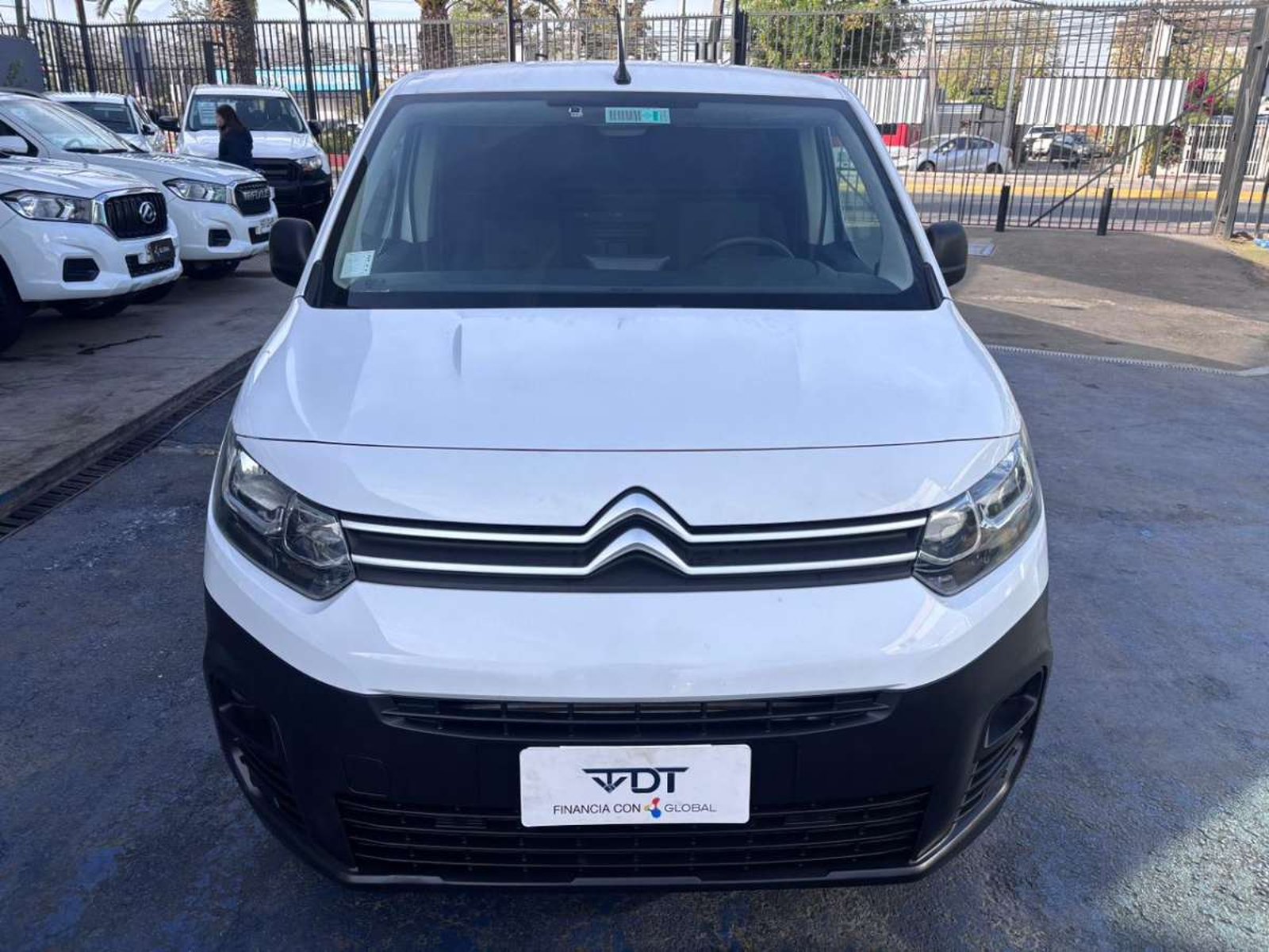 Citroën BERLINGO 1.5 2023 - Foto 2 de 10