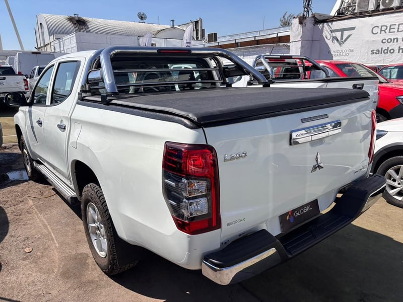 Mitsubishi L200 KATANA CR 2.4 Diesel 2022 - Imagen 6 de 10