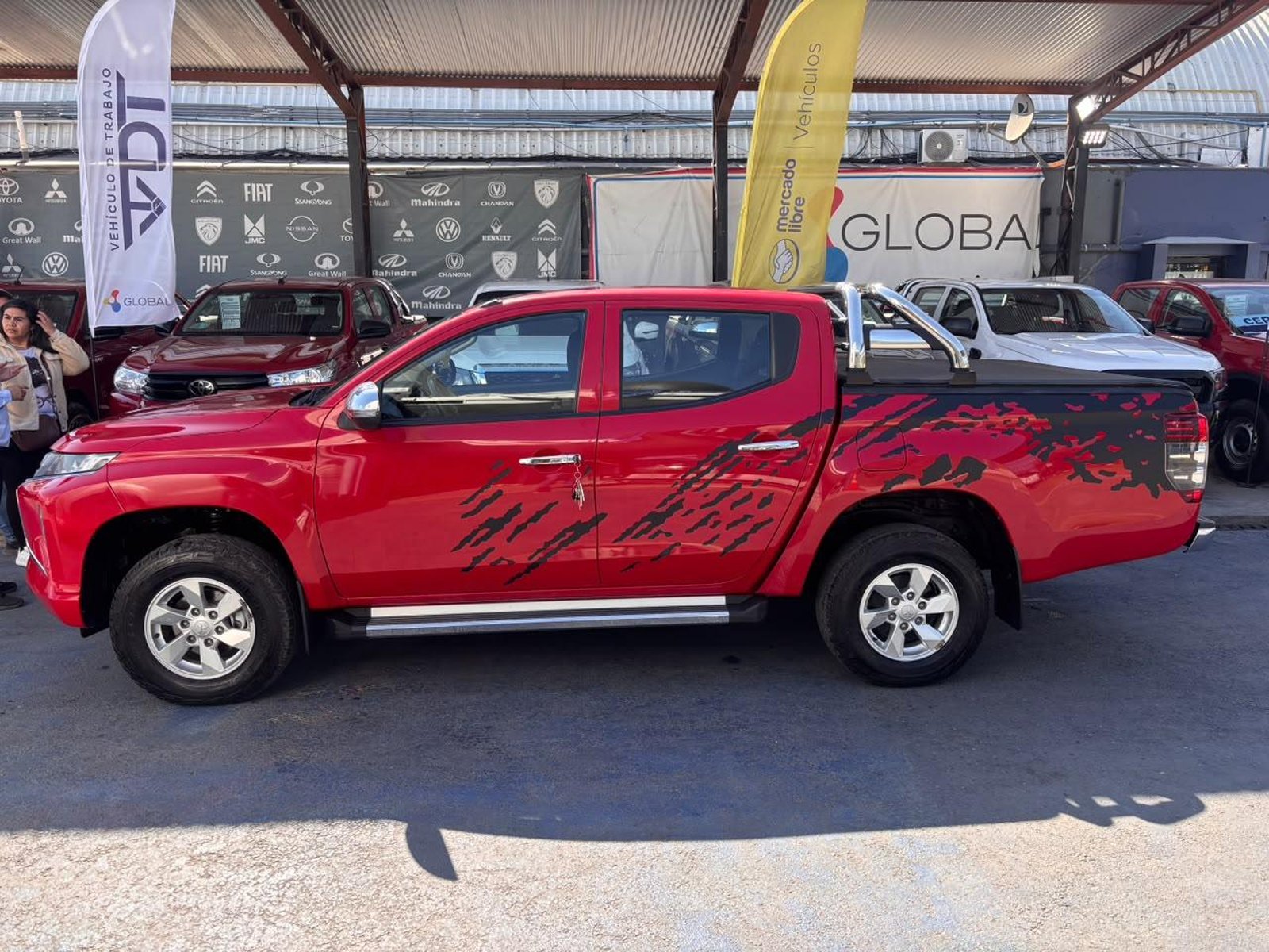 Mitsubishi L200 Katana 2.4 4x4 MT 2023 - Foto 4 de 10