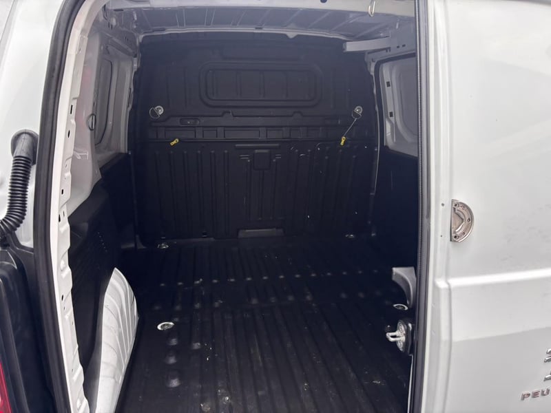 Peugeot NUEVA PARTNER 1.6 HDi 90HP Pack AA EV 2024 - Imagen 9 de 10
