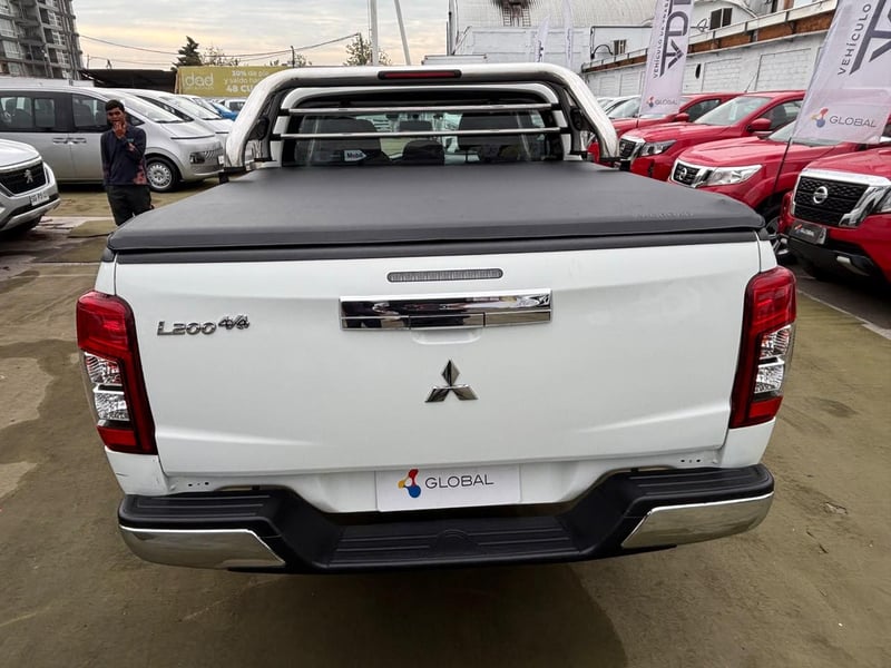 Mitsubishi L200 Katana 2.4 4x4 MT 2023 - Imagen 7 de 10