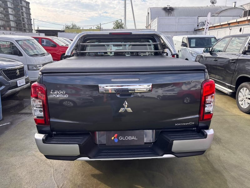 Mitsubishi L200 KATANA CR 2.4 Diesel 2023 - Imagen 7 de 10