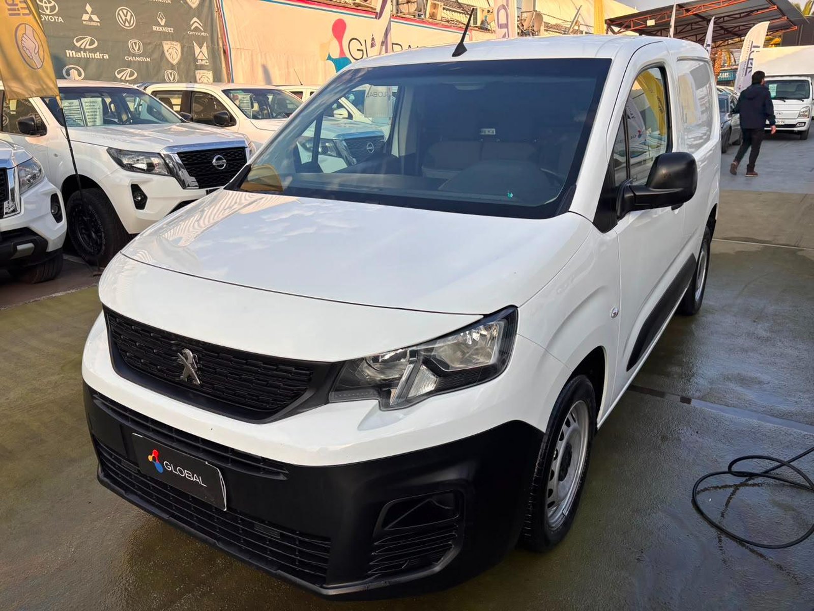 Peugeot PARTNER Furgon 1.6 HDi 2022 - Imagen 3 de 10
