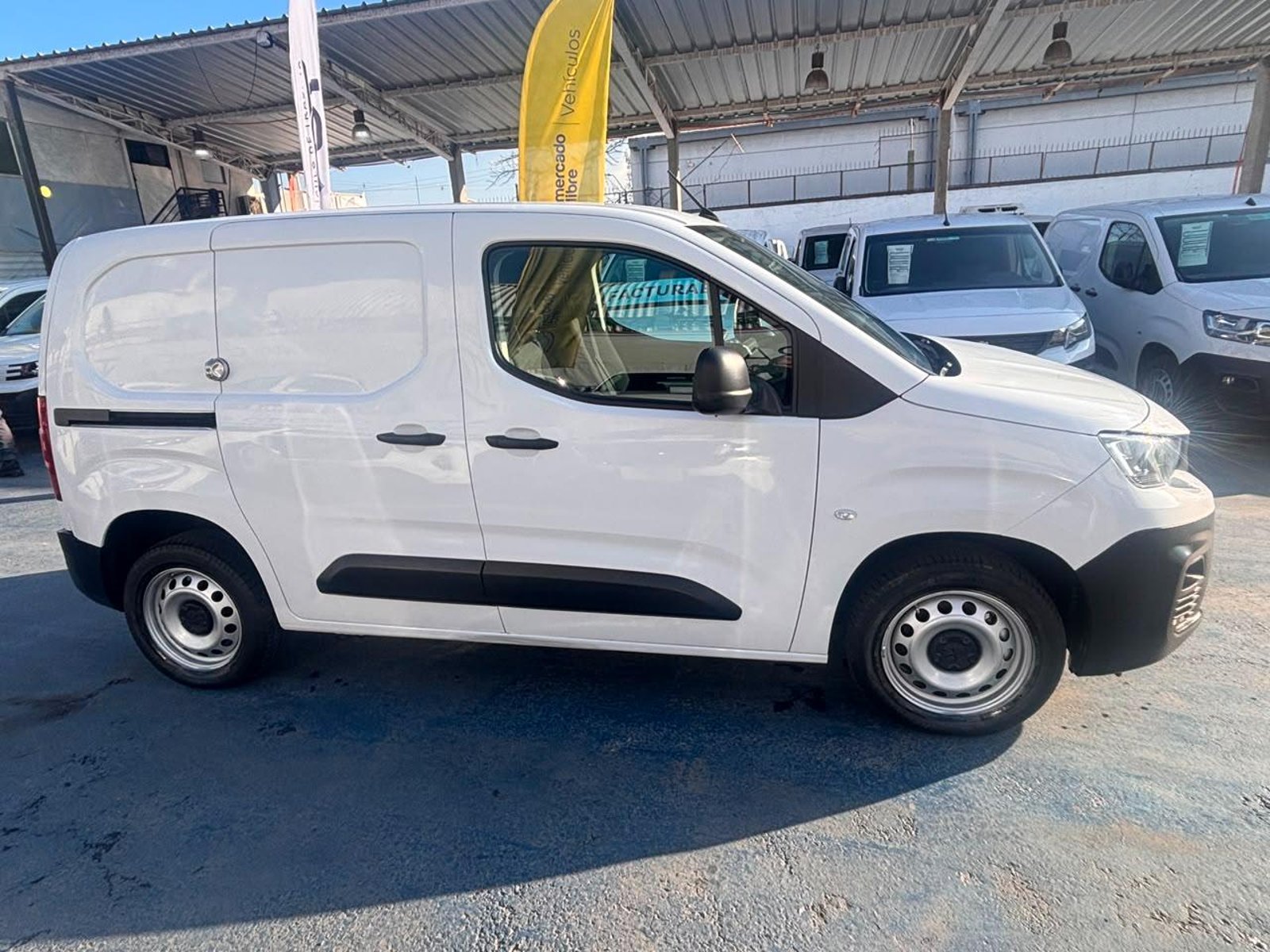 Peugeot PARTNER L1 BLUE HDI 100 1.5 2023 - Imagen 4 de 10