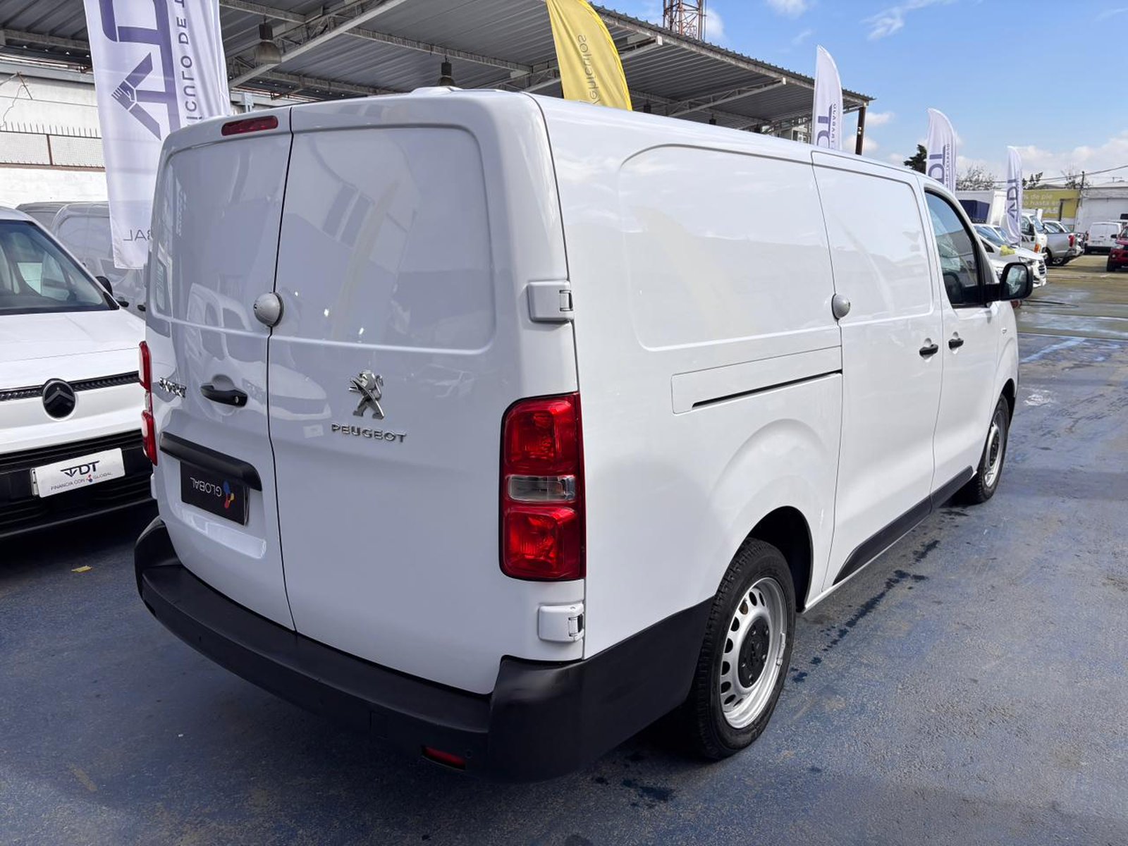 Peugeot EXPERT Premium Long 2.0 HDi 2024 - Imagen 8 de 10