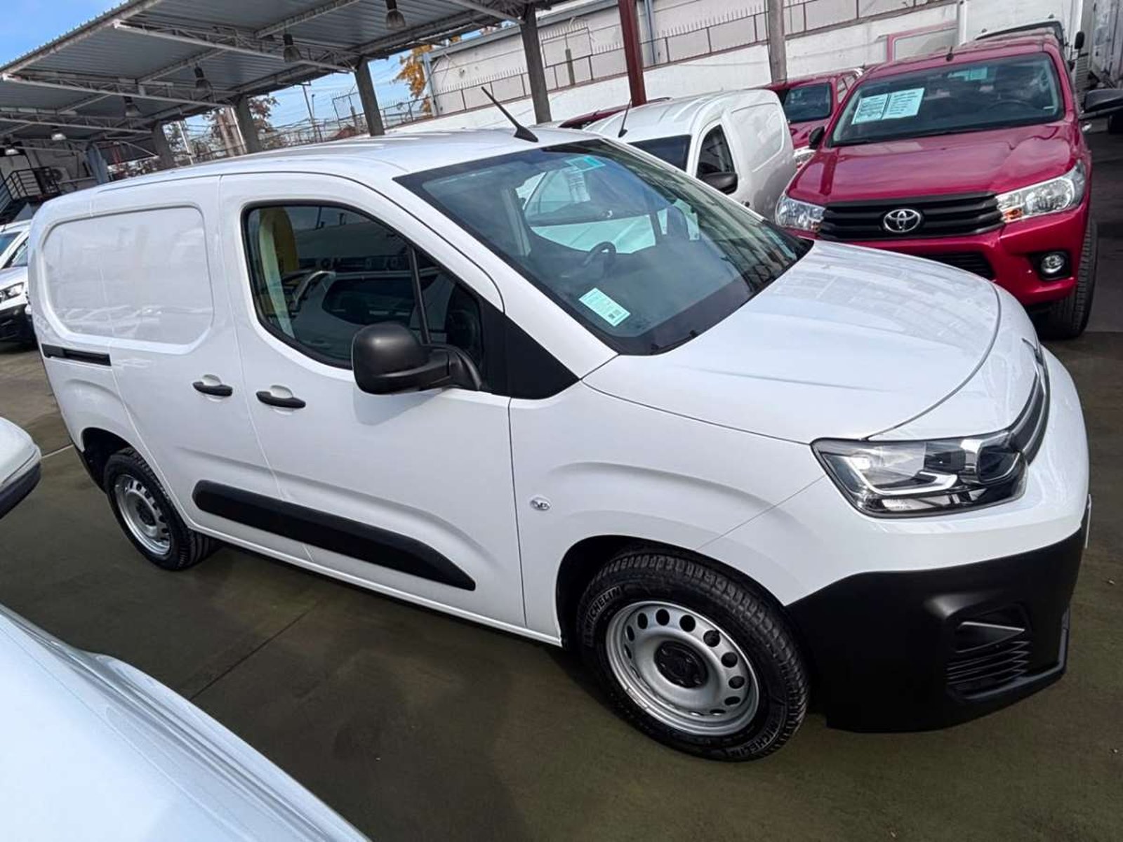 Citroën BERLINGO BLUEHDI 1.5 2024 - Foto 5 de 10