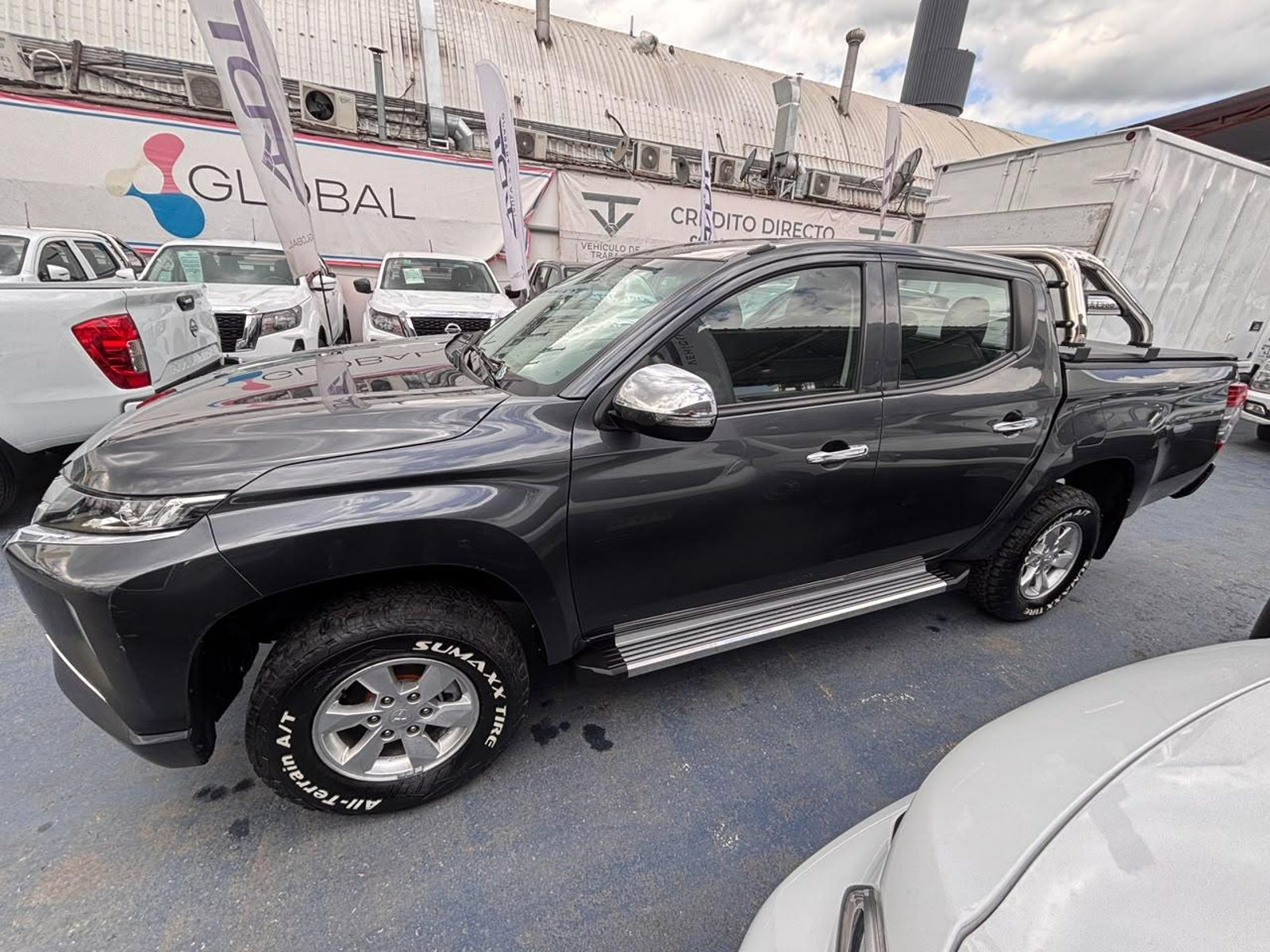 Mitsubishi L200 2.4 KATANA CRT DIESEL DOB. CAB. 4X4 MT 4P 2023 - Foto 4 de 10