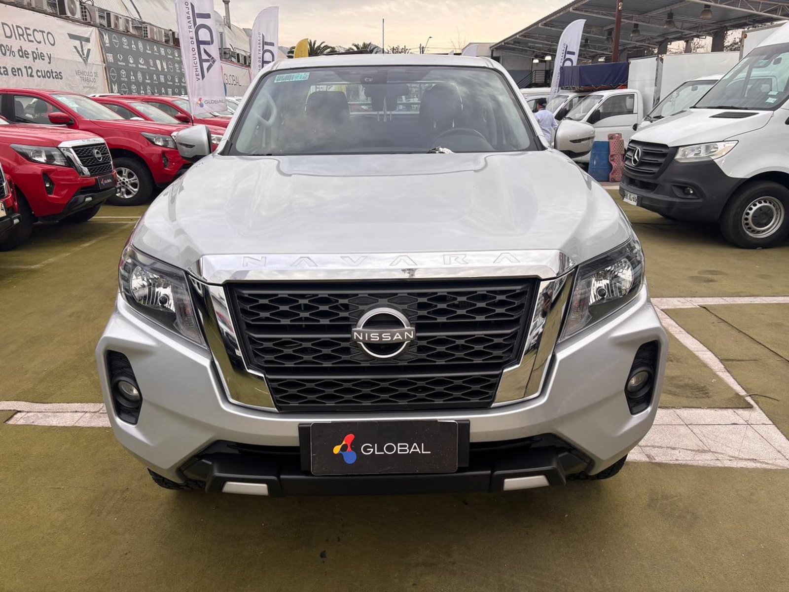 Nissan NAVARA XE 4X4 AT 2.3 DIESEL 2023 - Foto 2 de 10